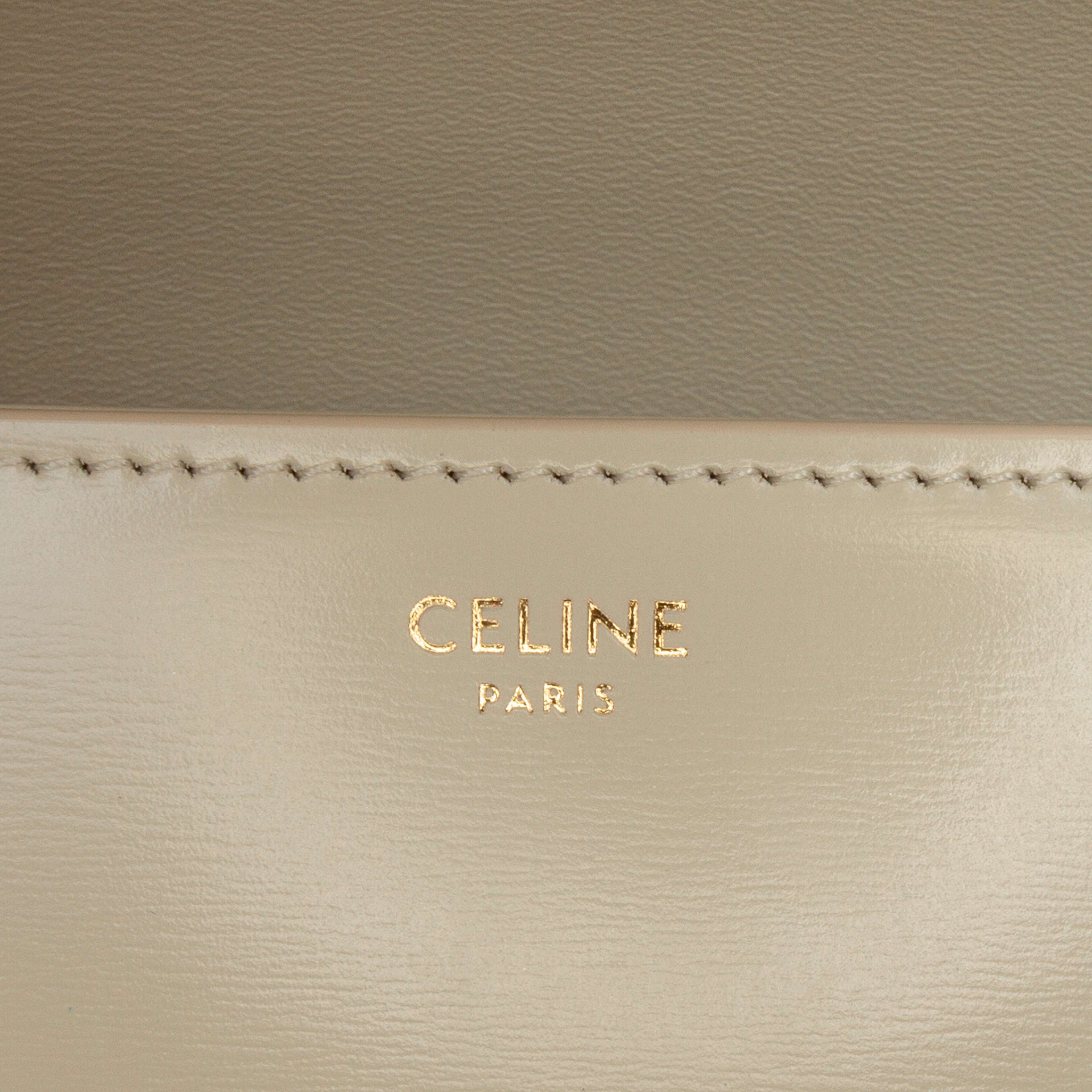 Celine Classique Shiny Calfskin Triomphe Crossbody, från Luxclusif, i färgen light beige. Klicka för att öppna bilden i stort format