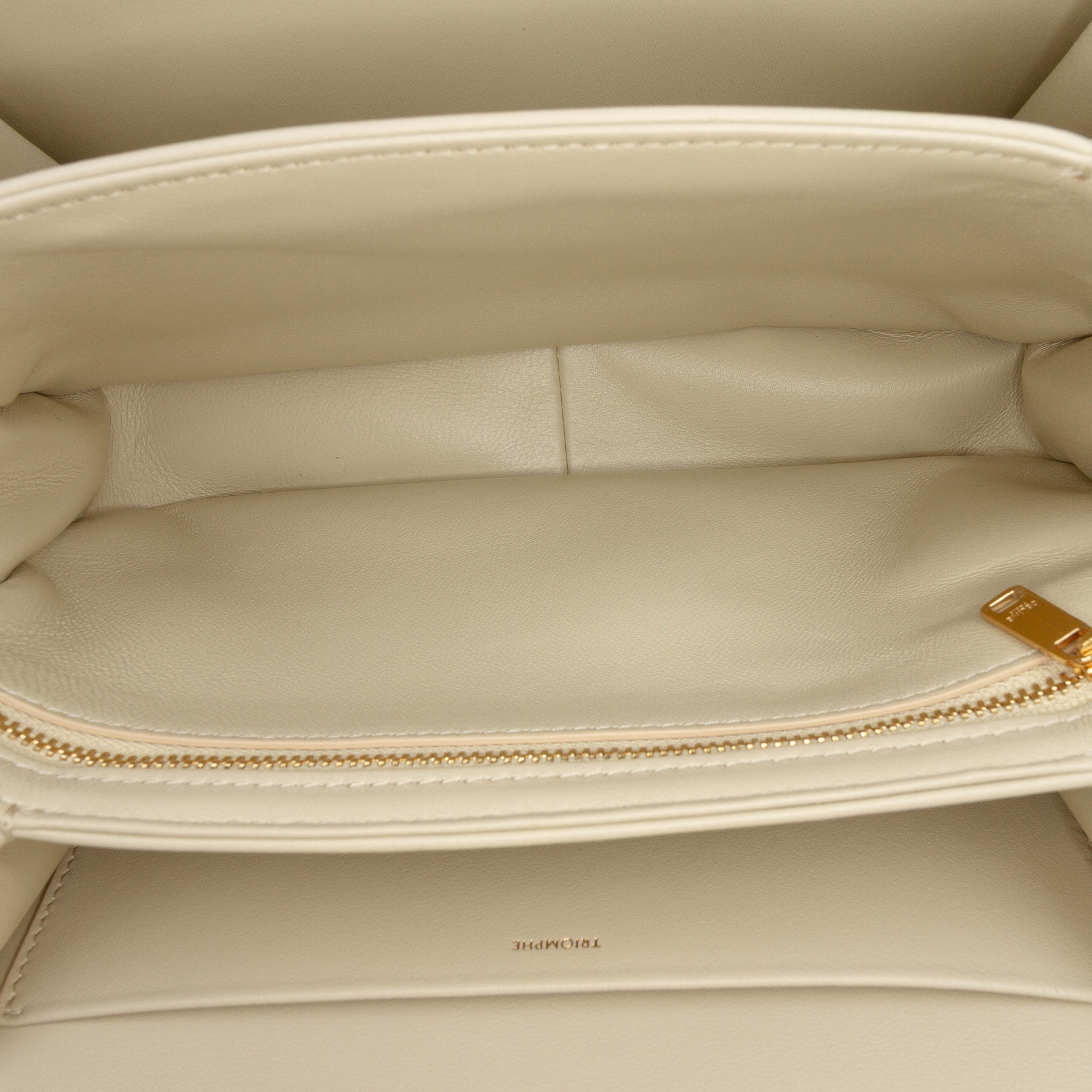 Celine Classique Shiny Calfskin Triomphe Crossbody, från Luxclusif, i färgen light beige. Klicka för att öppna bilden i stort format