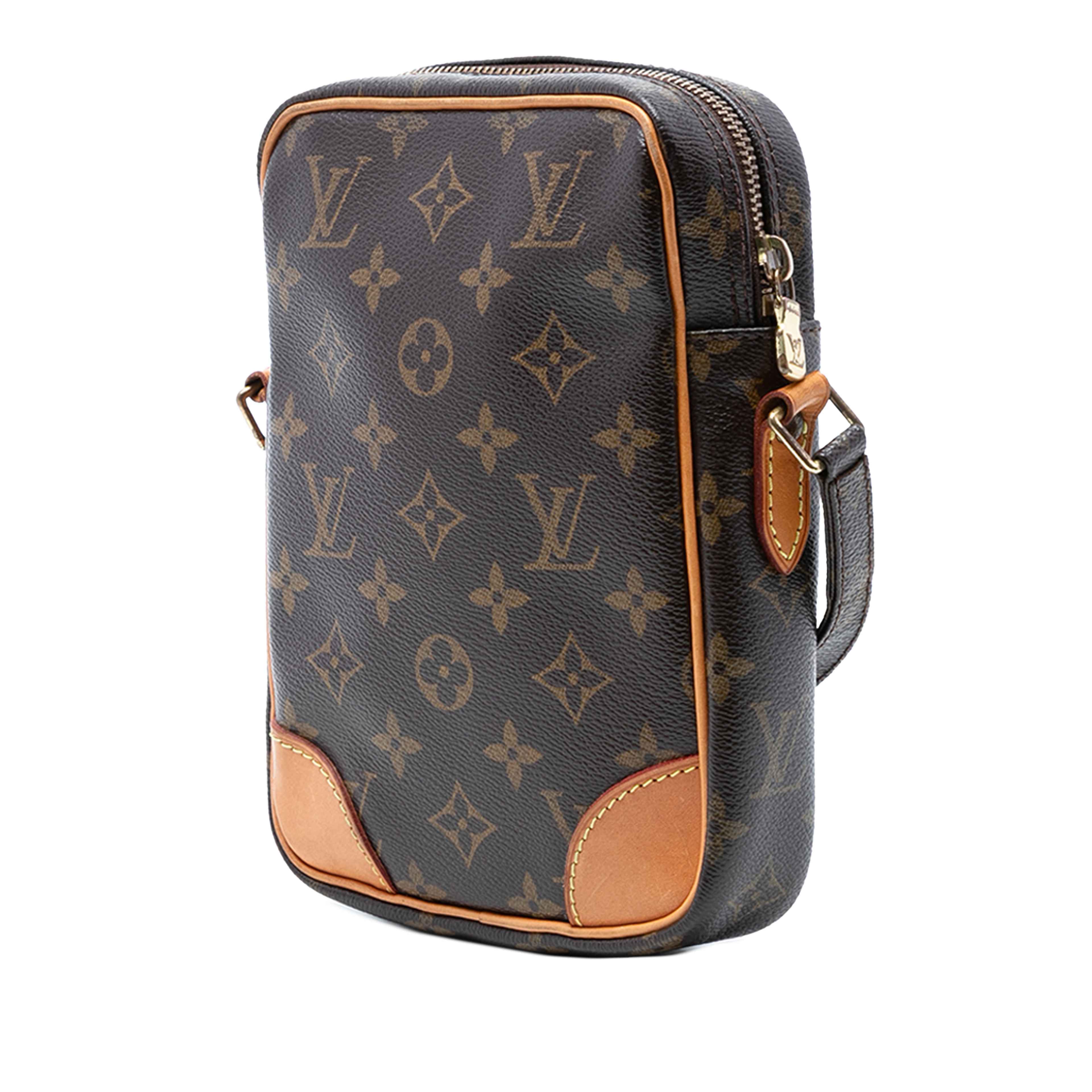 Louis Vuitton Monogram Danube, från Luxclusif, i färgen brown. Klicka för att öppna bilden i stort format