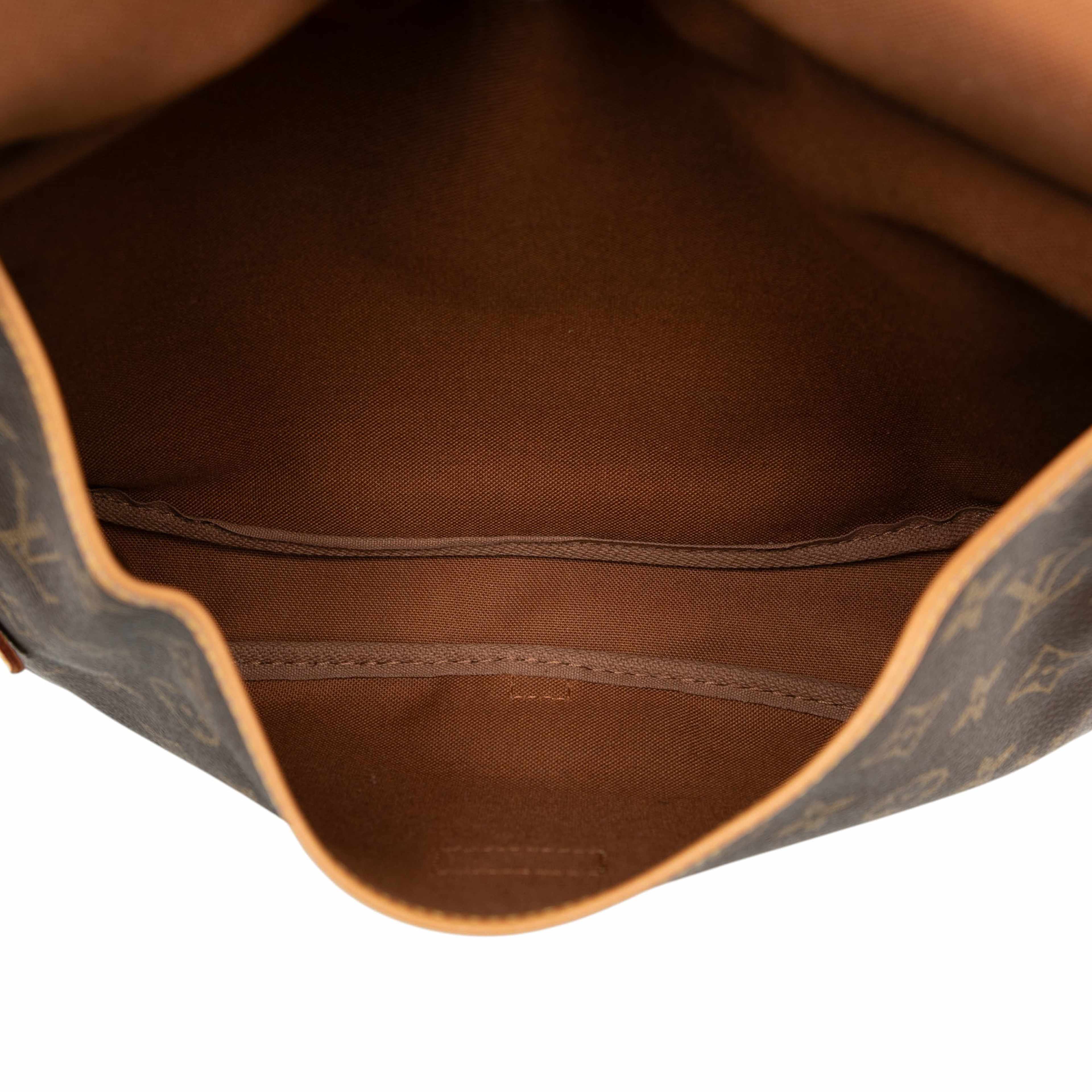 Louis Vuitton Monogram Saumur 30, från Luxclusif, i färgen brown. Klicka för att öppna bilden i stort format