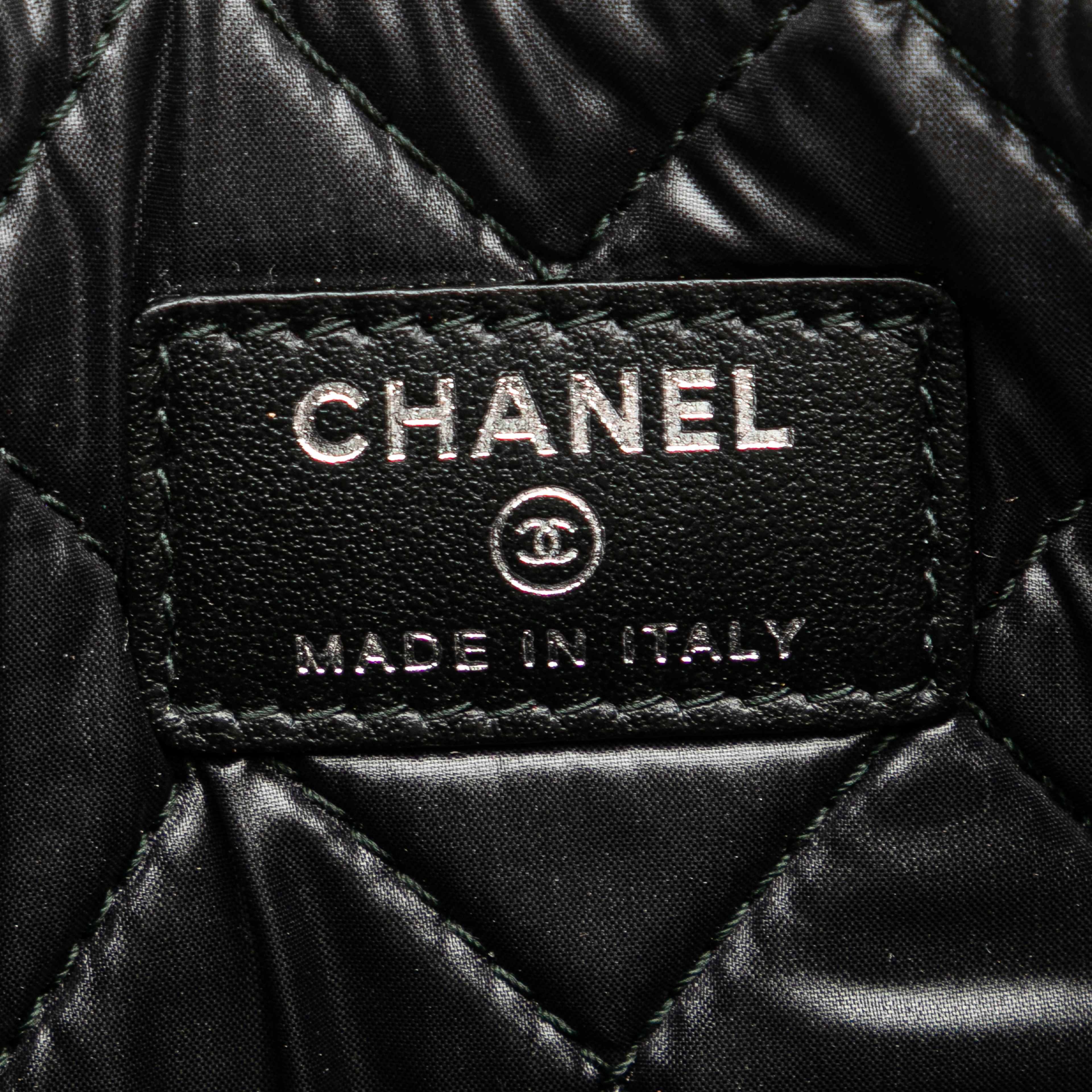 Chanel Medium Caviar Deauville Studded O Case Clutch, från Luxclusif, i färgen black. Klicka för att öppna bilden i stort format