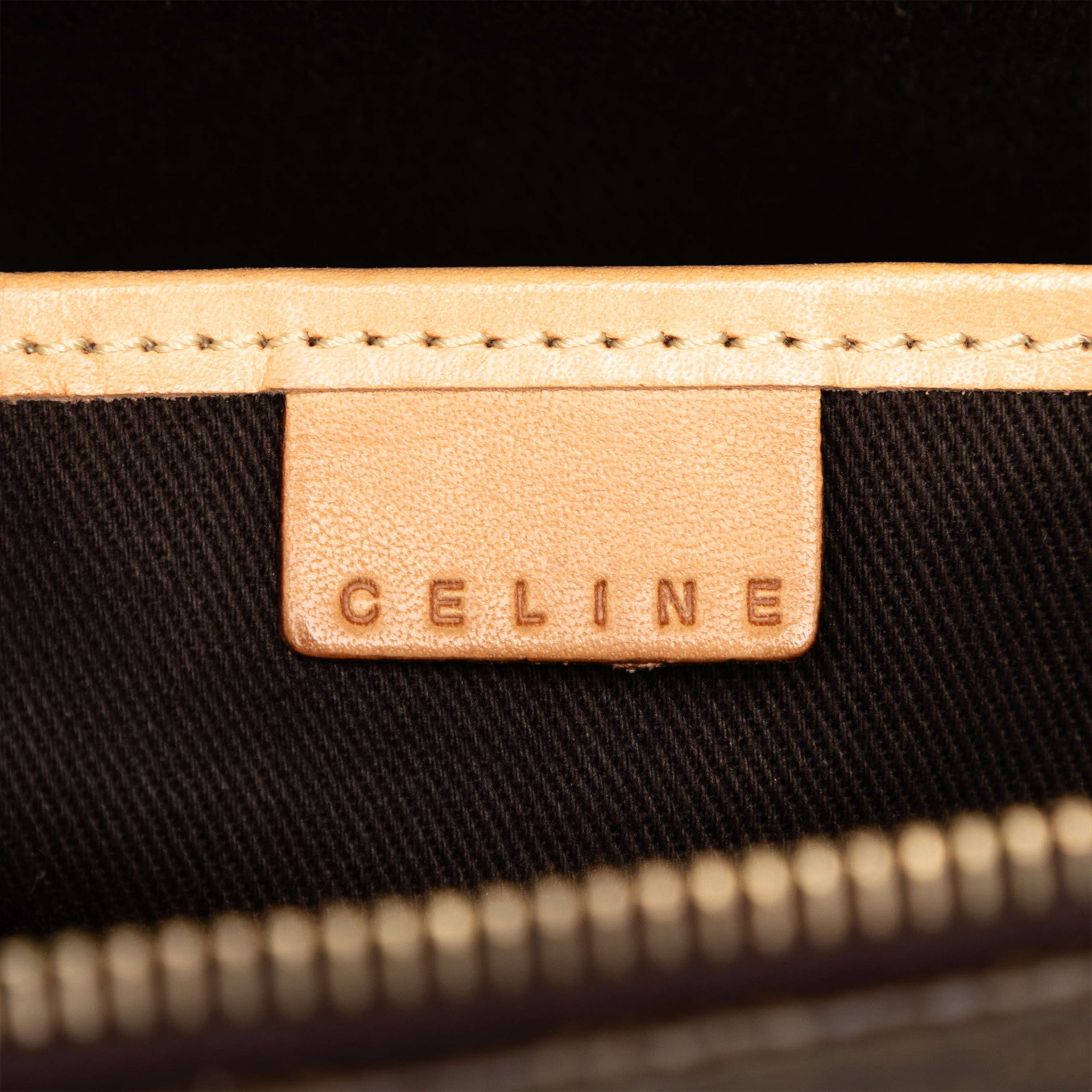 Celine Macadam Coated Canvas Tote, från Luxclusif, i färgen brun. Klicka för att öppna bilden i stort format