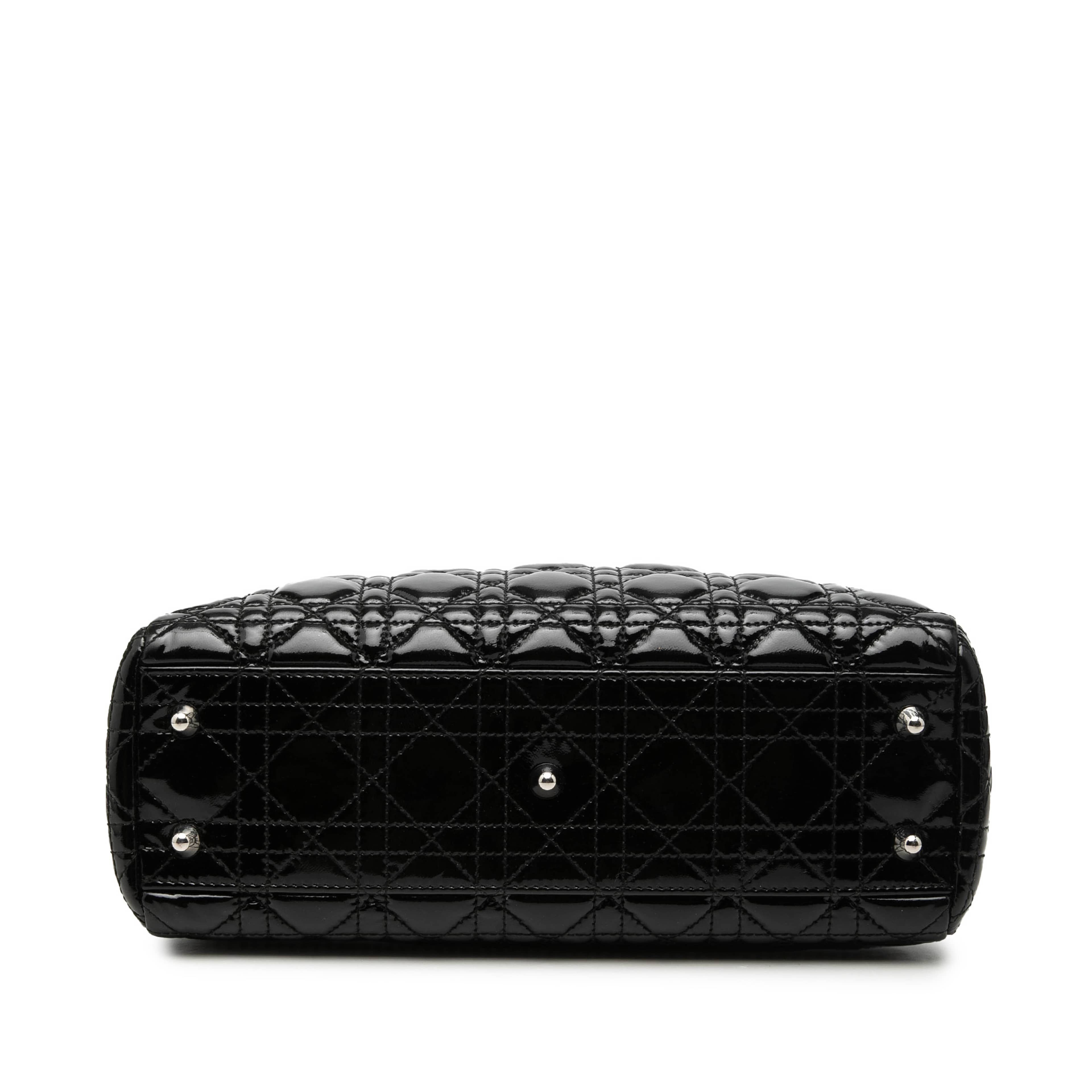 Dior Small Patent Cannage Soft Zipped Shopping Tote, från Luxclusif, i färgen black. Klicka för att öppna bilden i stort format