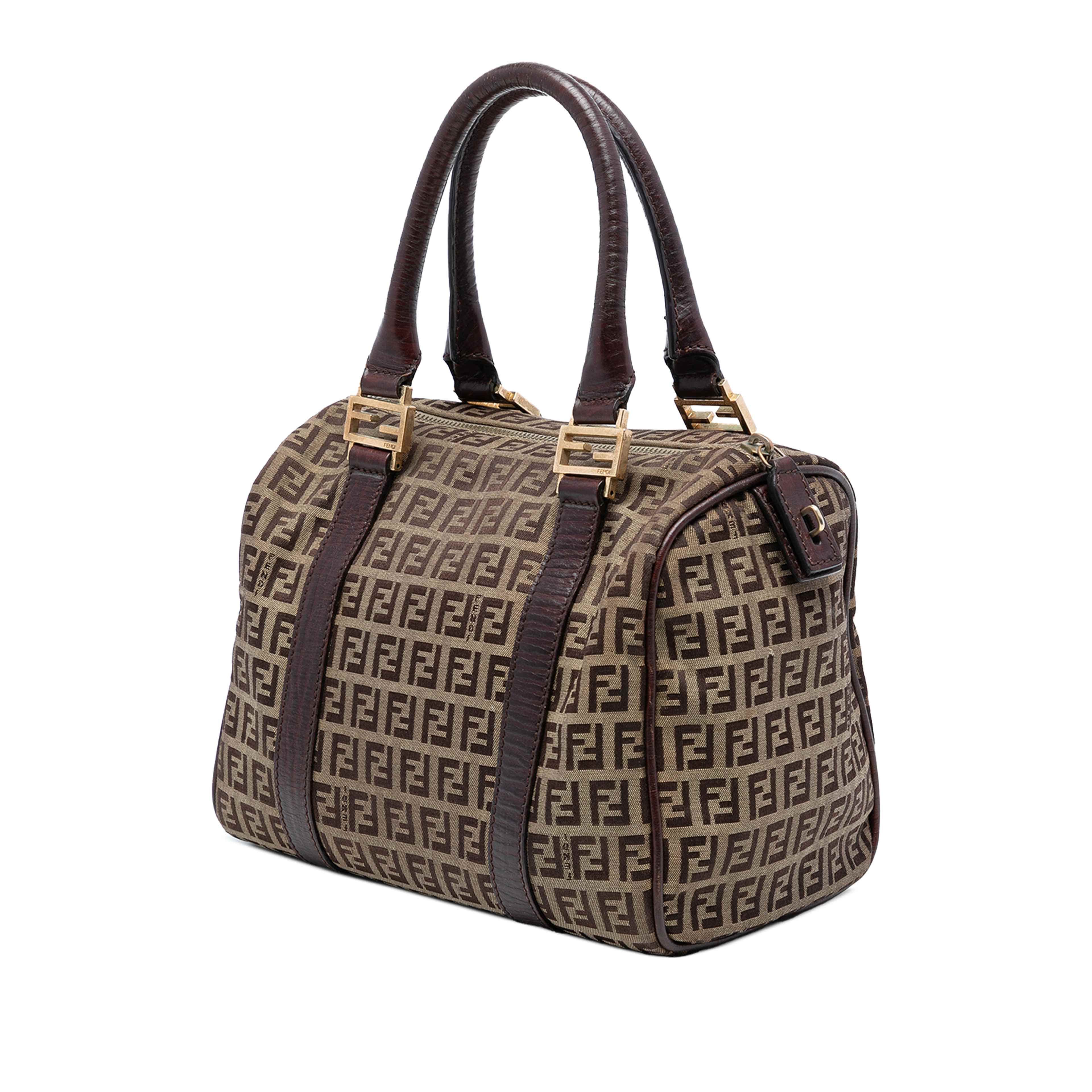 Fendi Small Zucchino Canvas Forever Bauletto Boston Bag, från Luxclusif, i färgen light brown. Klicka för att öppna bilden i stort format