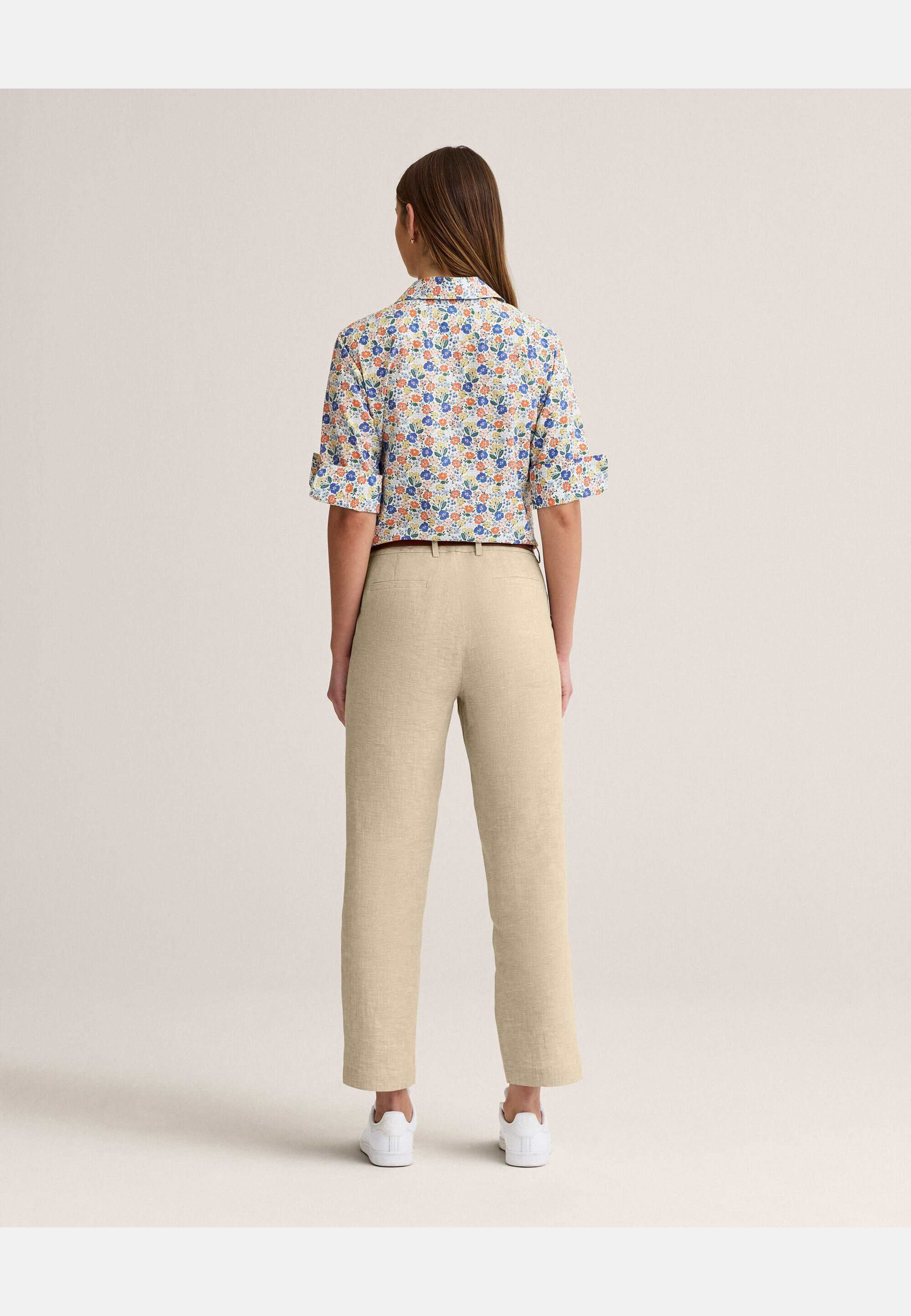 Mimmi Flower Shirt, från Newhouse, i färgen offwhite. Klicka för att öppna bilden i stort format