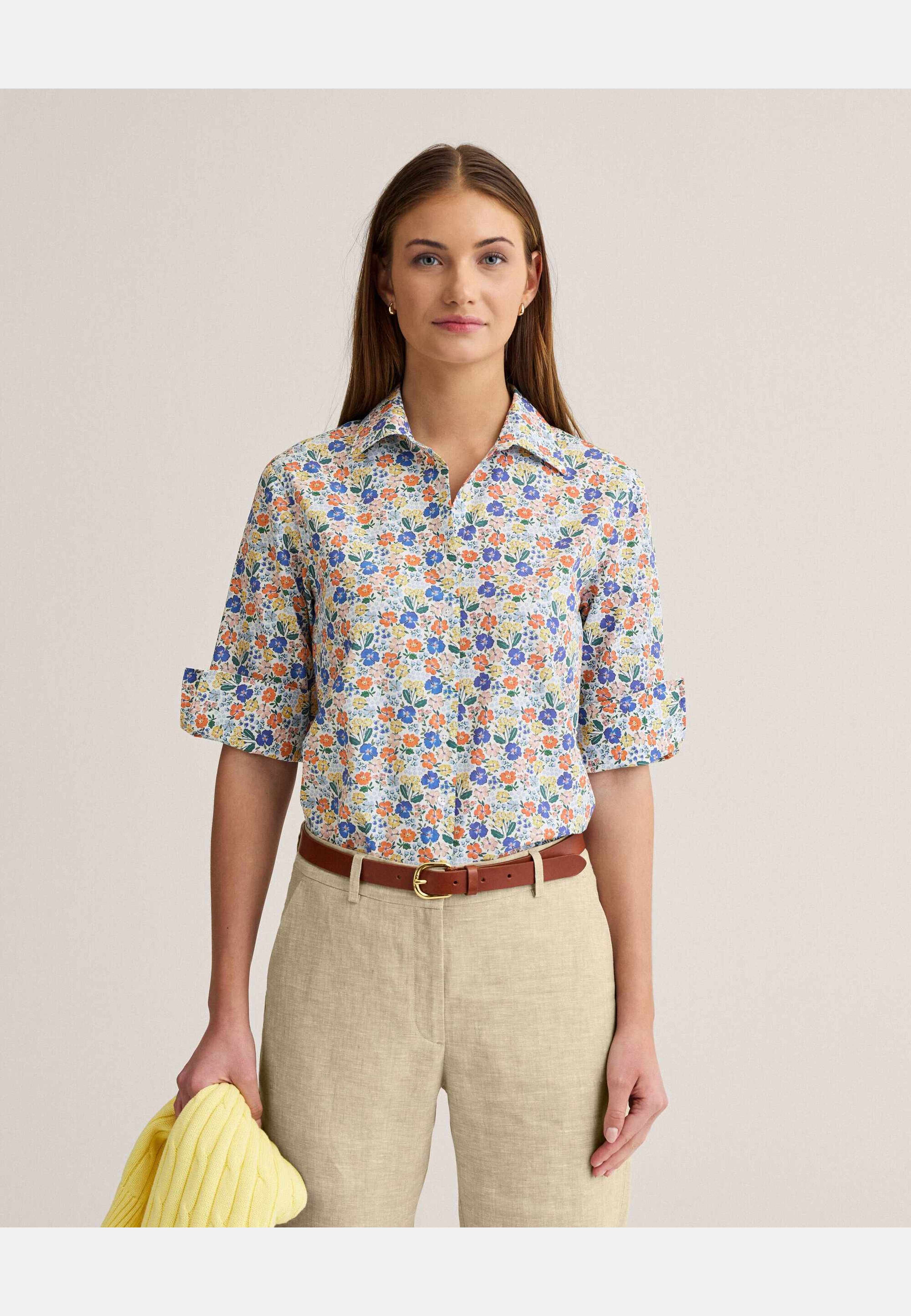 Mimmi Flower Shirt, från Newhouse, i färgen offwhite. Klicka för att öppna bilden i stort format