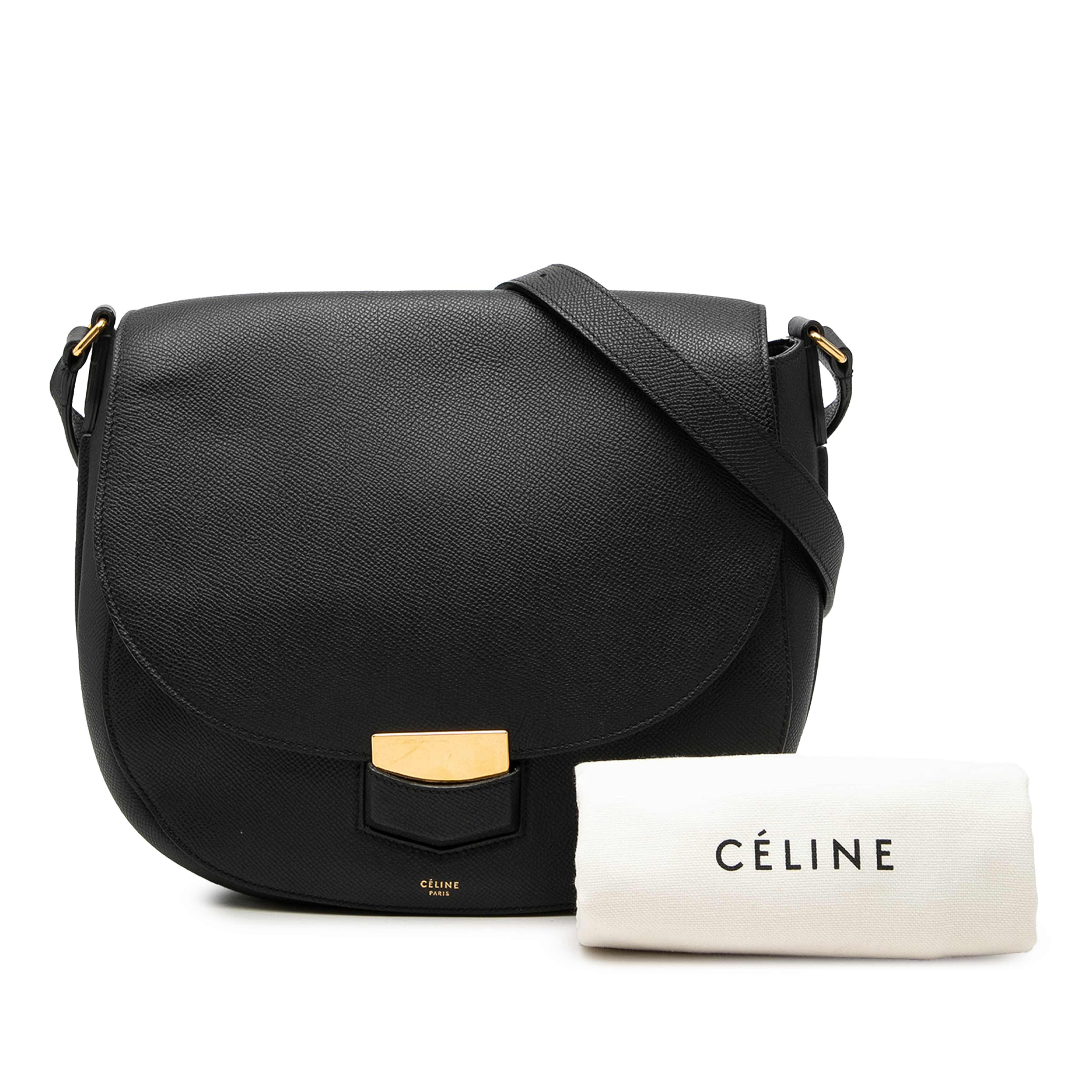 Celine Medium Grained Calfskin Trotteur Crossbody, från Luxclusif, i färgen svart. Klicka för att öppna bilden i stort format