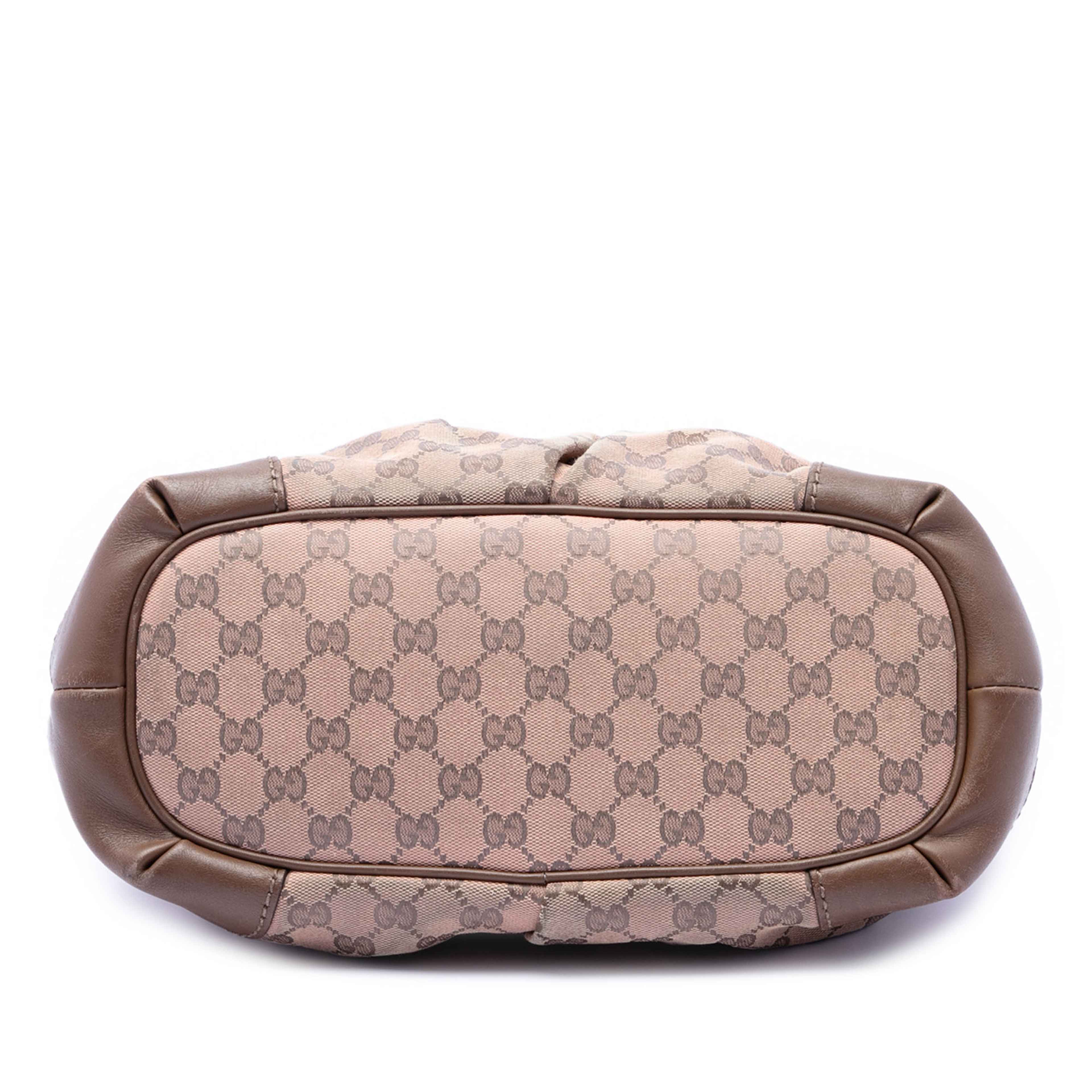 Gucci Gg Canvas Sukey Satchel, från Luxclusif, i färgen beige. Klicka för att öppna bilden i stort format