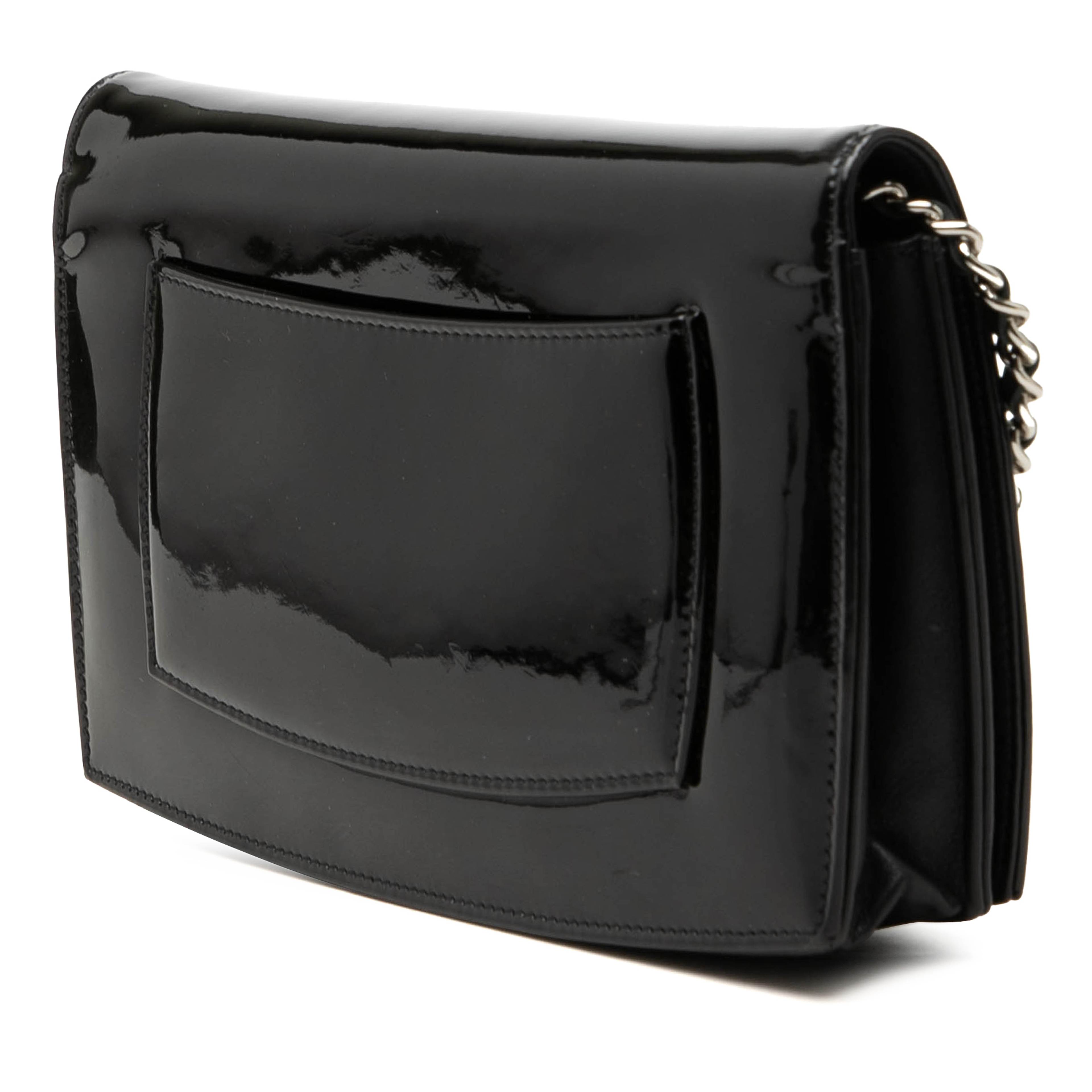Chanel Cc Patent Compact Wallet On Chain, från Luxclusif, i färgen svart. Klicka för att öppna bilden i stort format