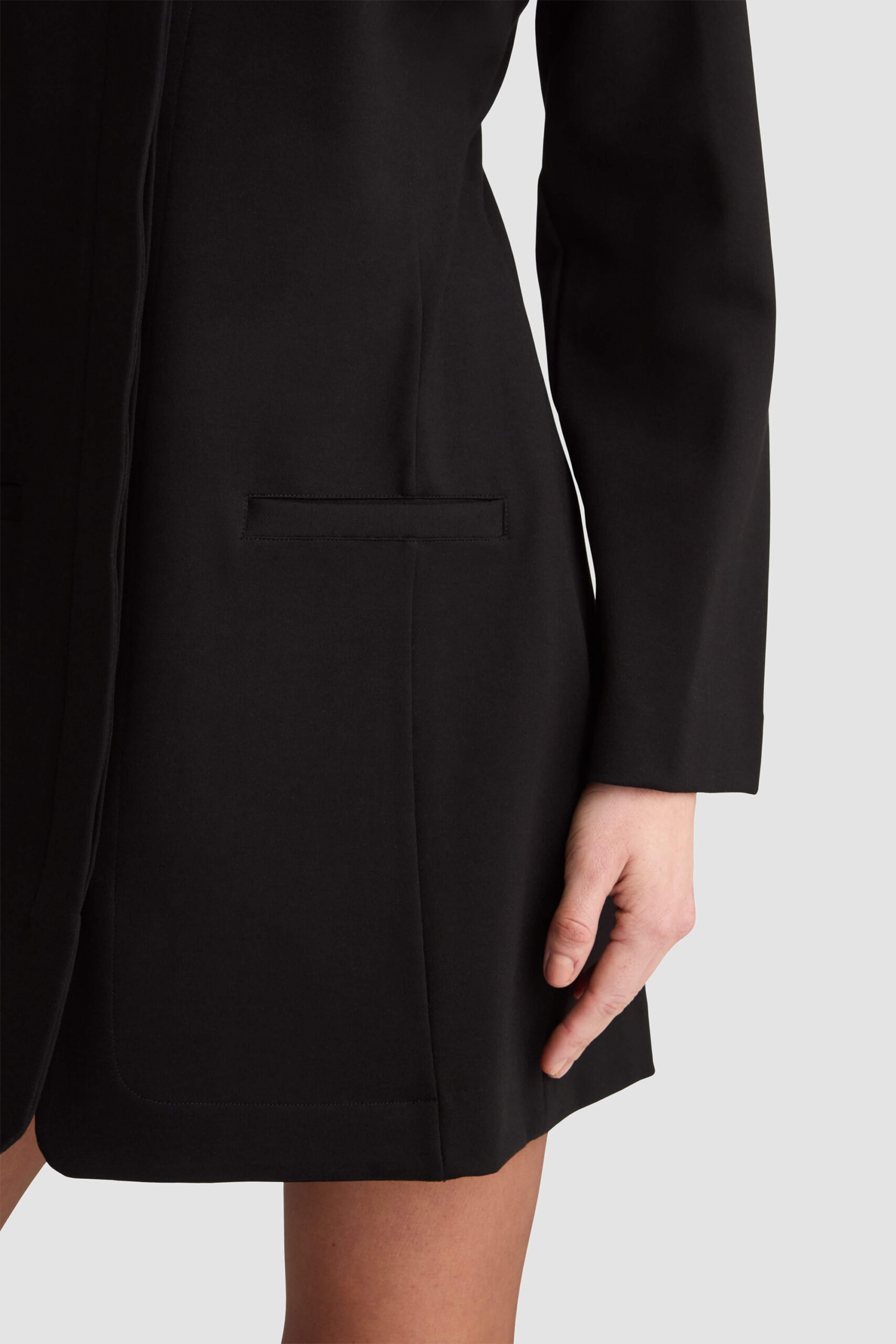 Arvida Blazer Dress - Black, från Residus, i färgen black. Klicka för att öppna bilden i stort format
