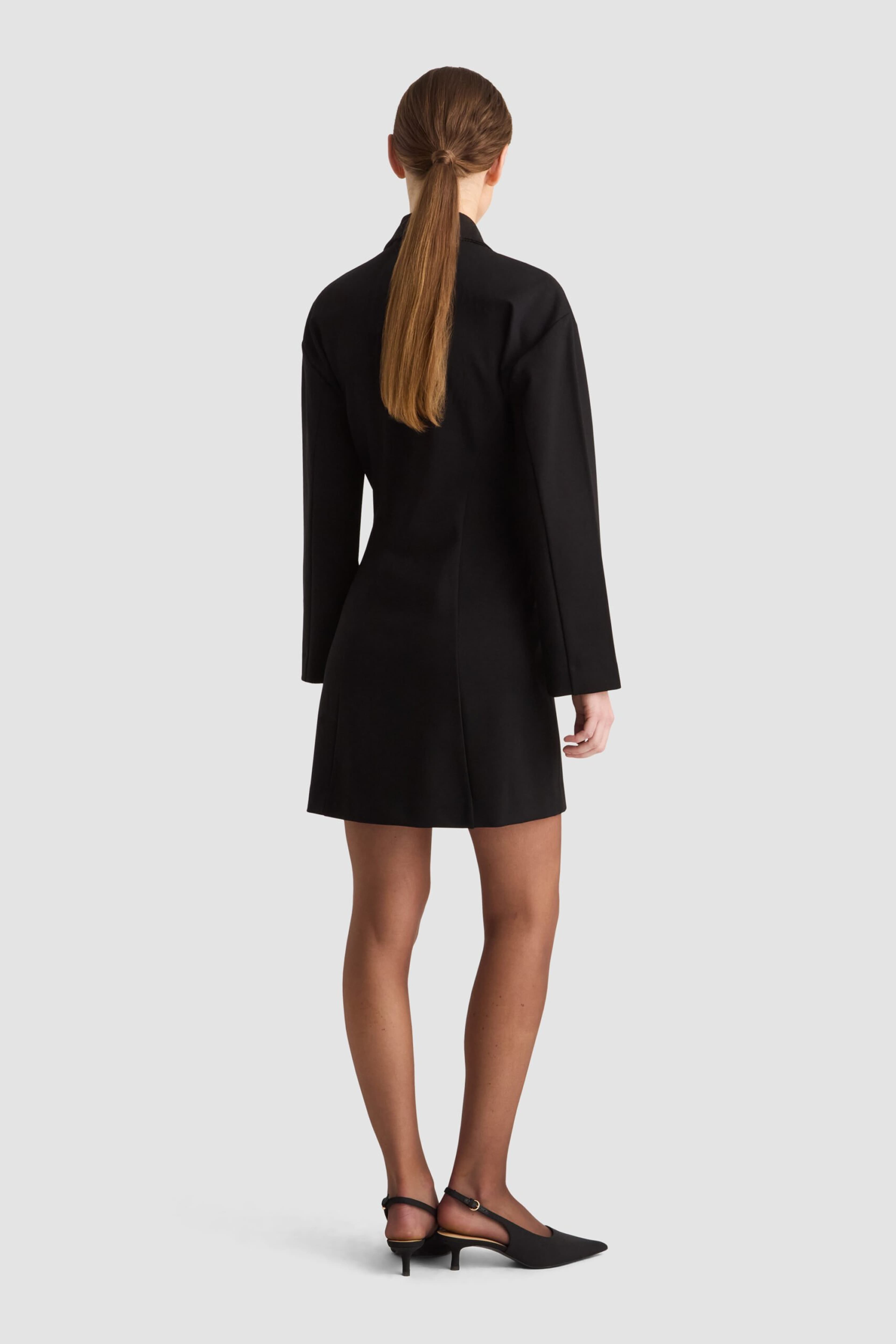 Arvida Blazer Dress - Black, från Residus, i färgen black. Klicka för att öppna bilden i stort format