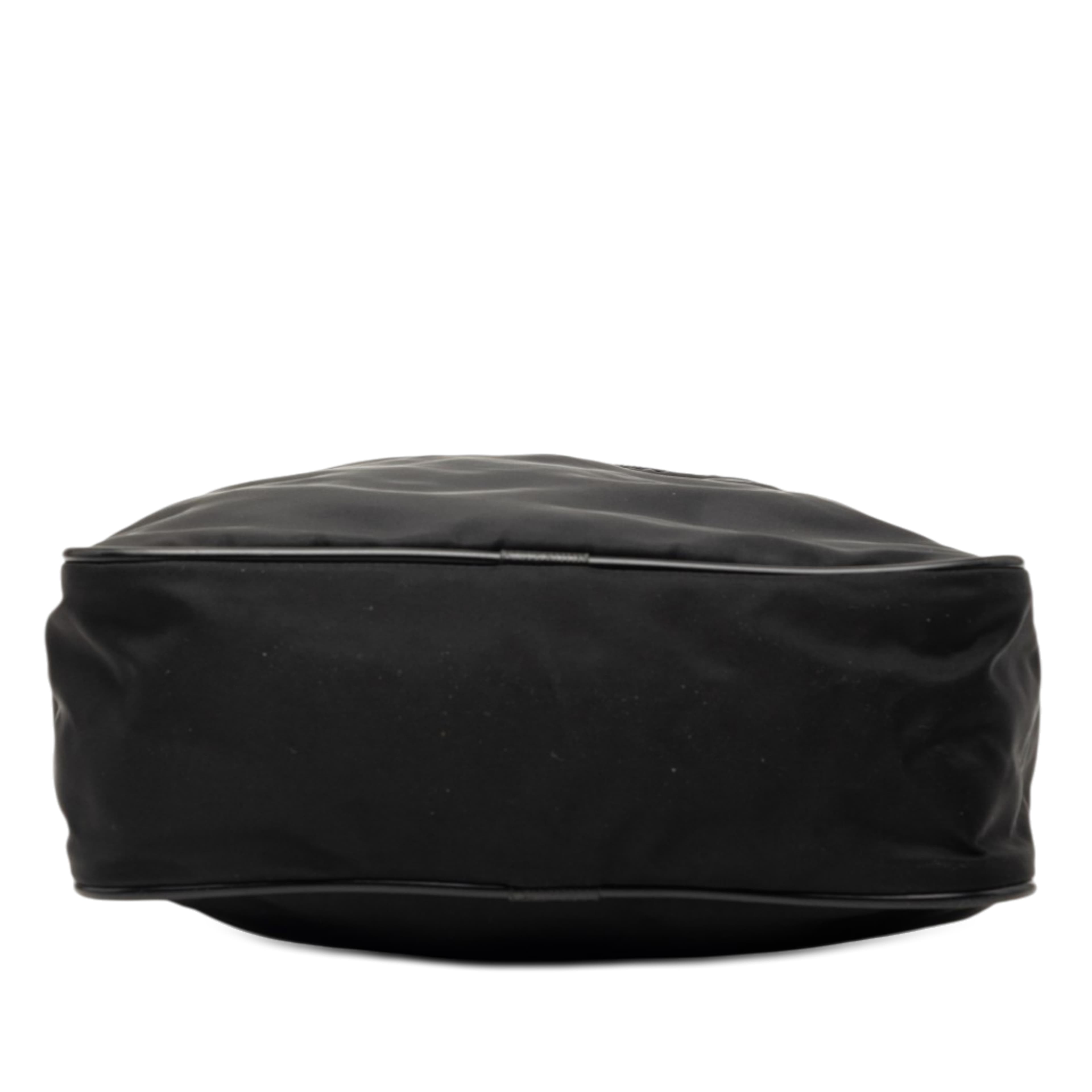 Prada Tessuto Zip Top Crossbody, från Luxclusif, i färgen black. Klicka för att öppna bilden i stort format