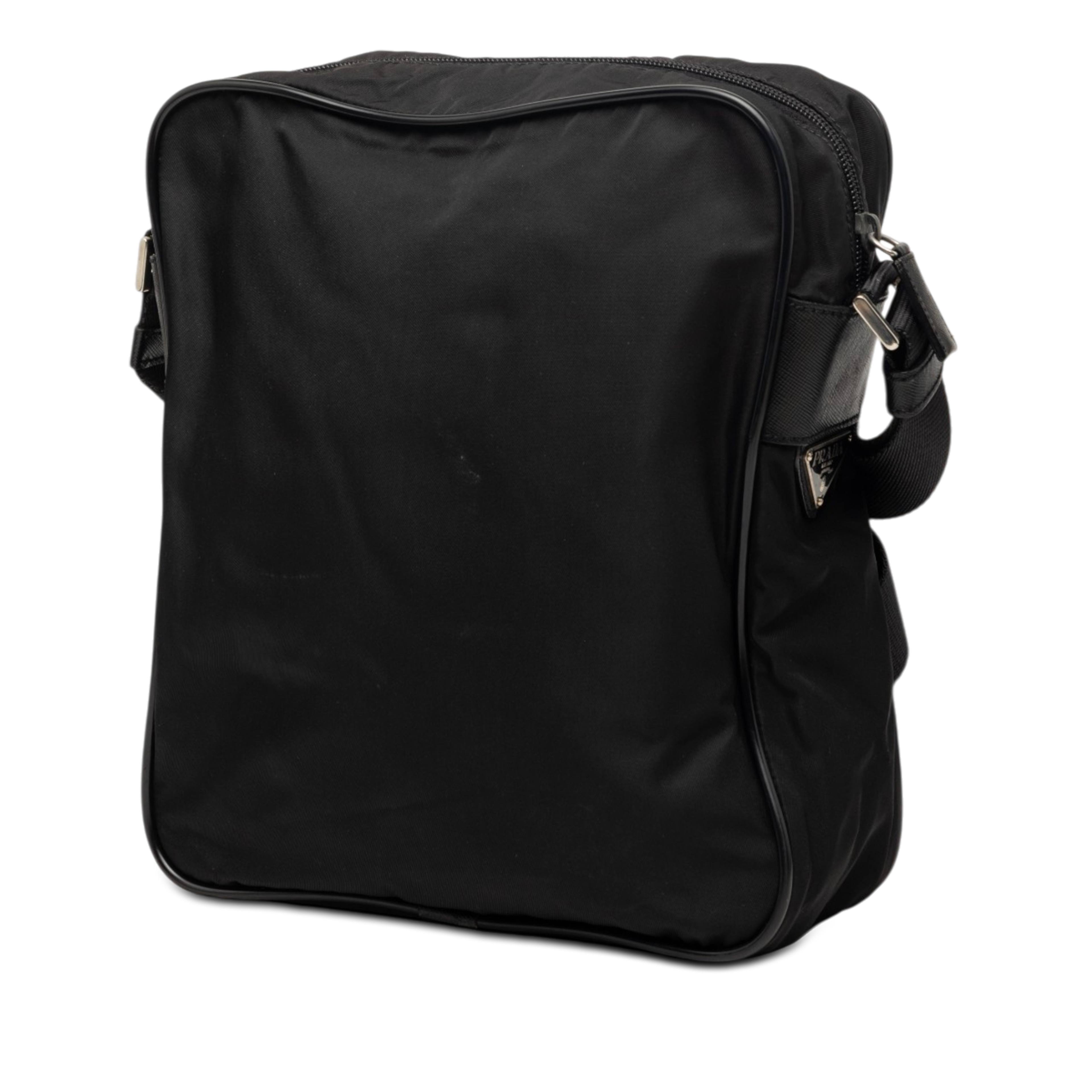 Prada Tessuto Zip Top Crossbody, från Luxclusif, i färgen black. Klicka för att öppna bilden i stort format