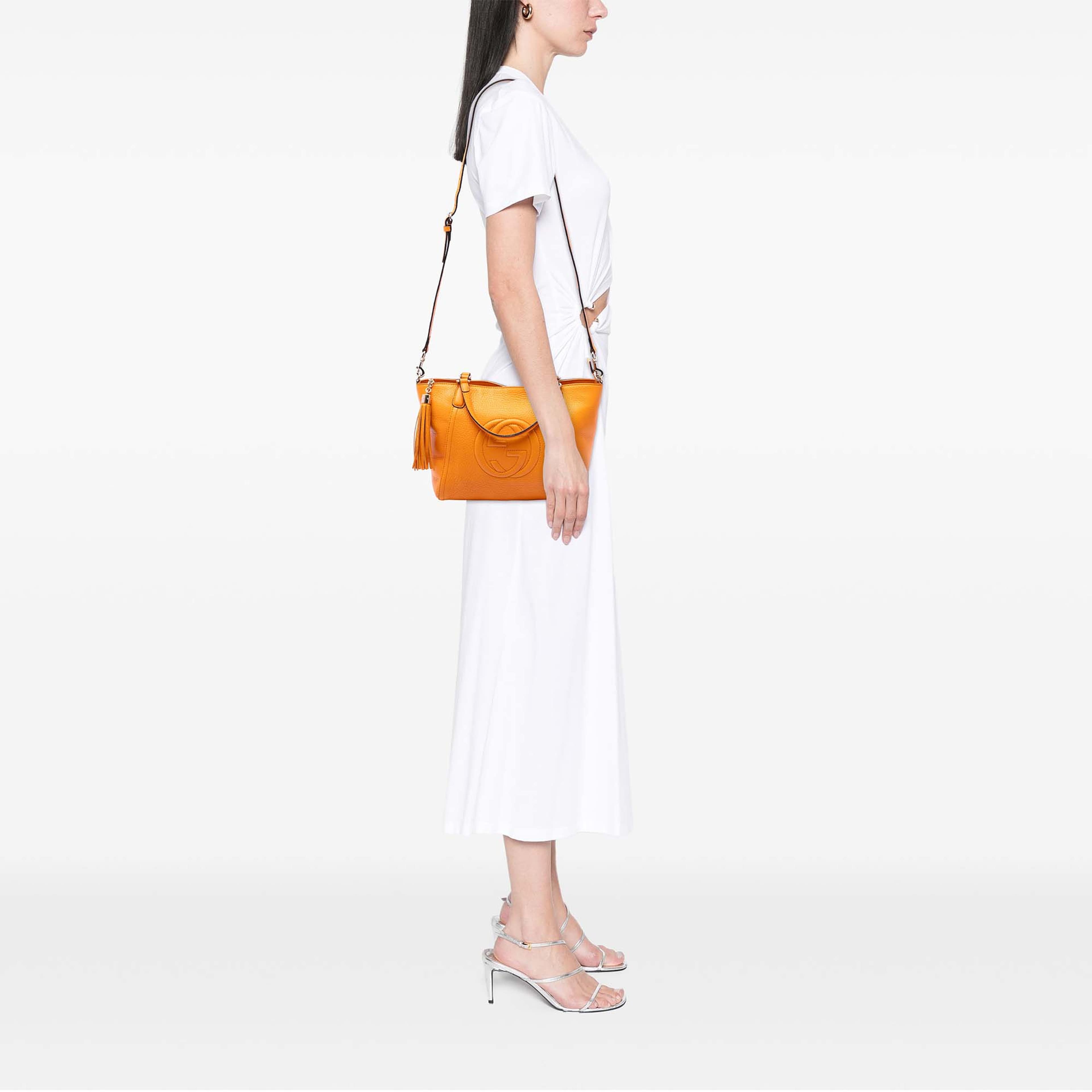Gucci Small Calfskin Soho Cellarius Satchel, från Luxclusif, i färgen gul. Klicka för att öppna bilden i stort format