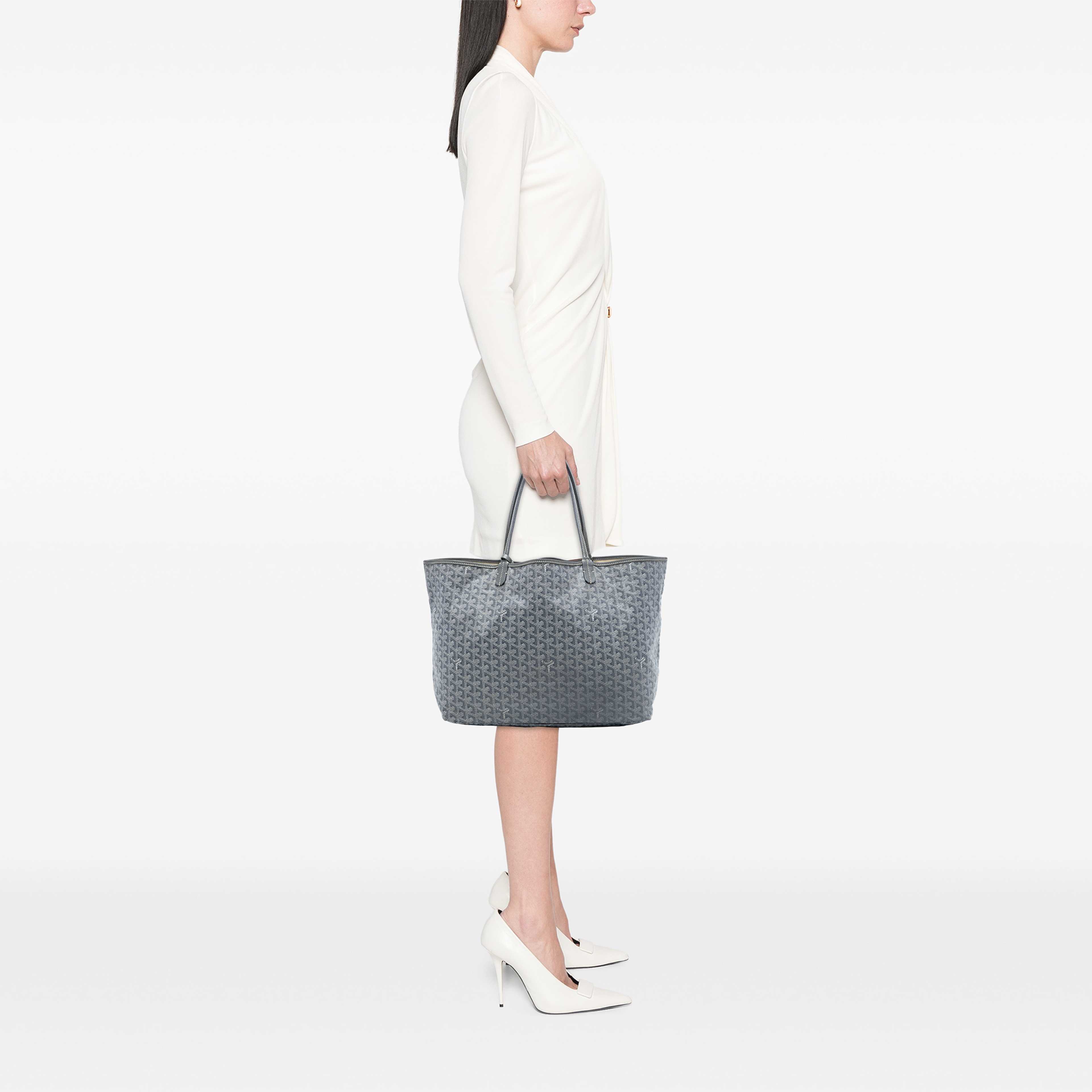 Goyard Goyardine Saint Louis Gm, från Luxclusif, i färgen grå. Klicka för att öppna bilden i stort format