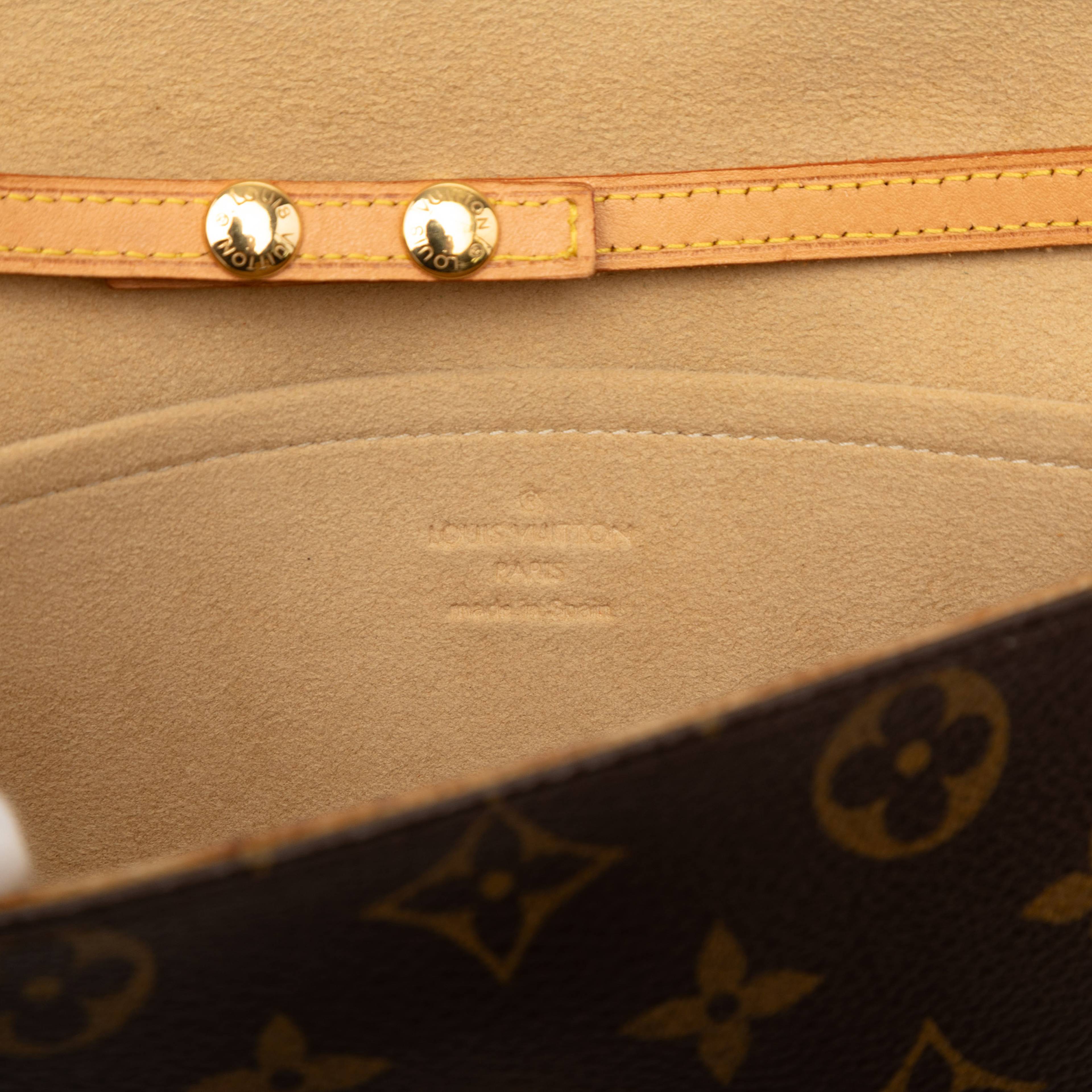 Louis Vuitton Monogram Pochette Twin Gm, från Luxclusif, i färgen brown. Klicka för att öppna bilden i stort format