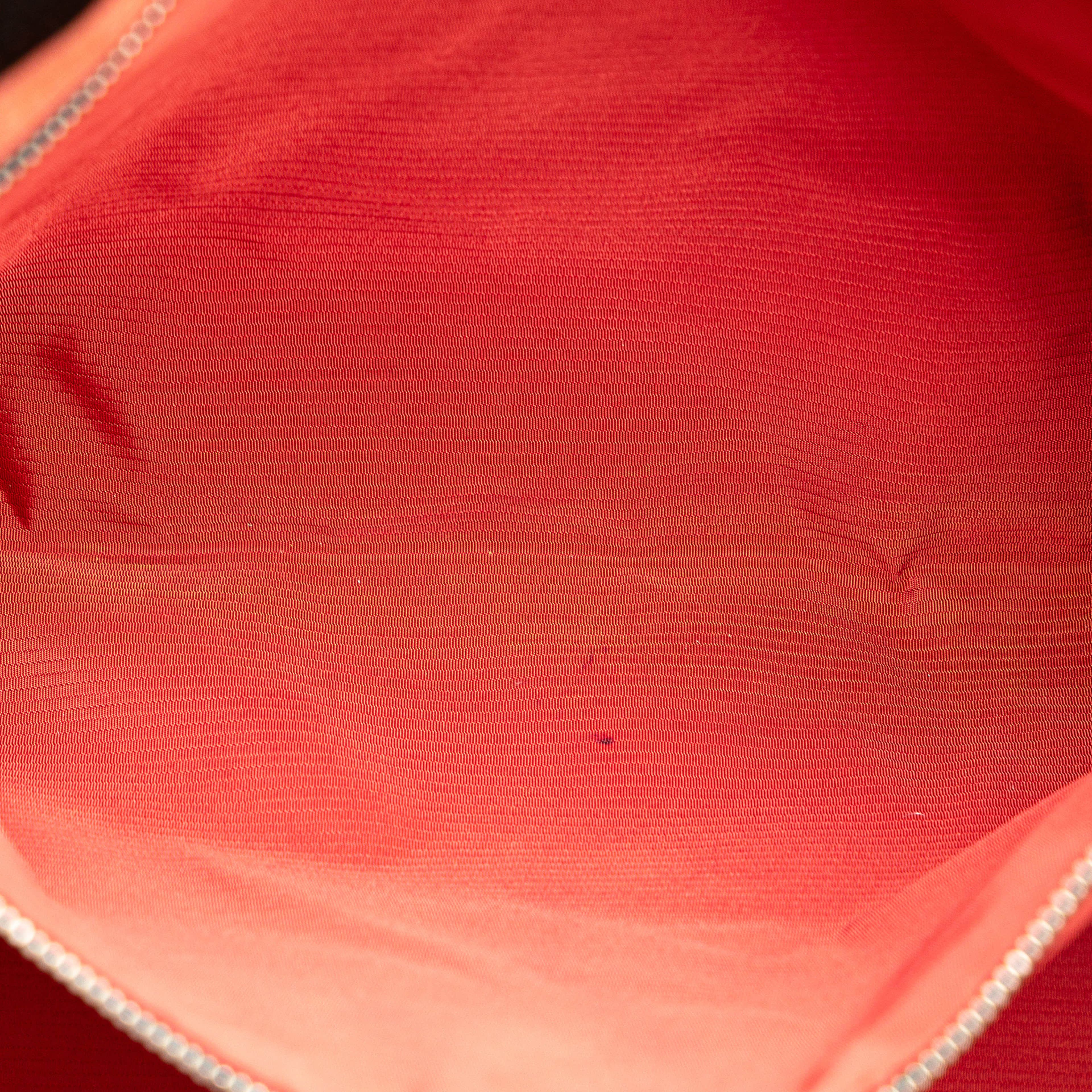 Chanel Old Travel Line Nylon Tote, från Luxclusif, i färgen black. Klicka för att öppna bilden i stort format