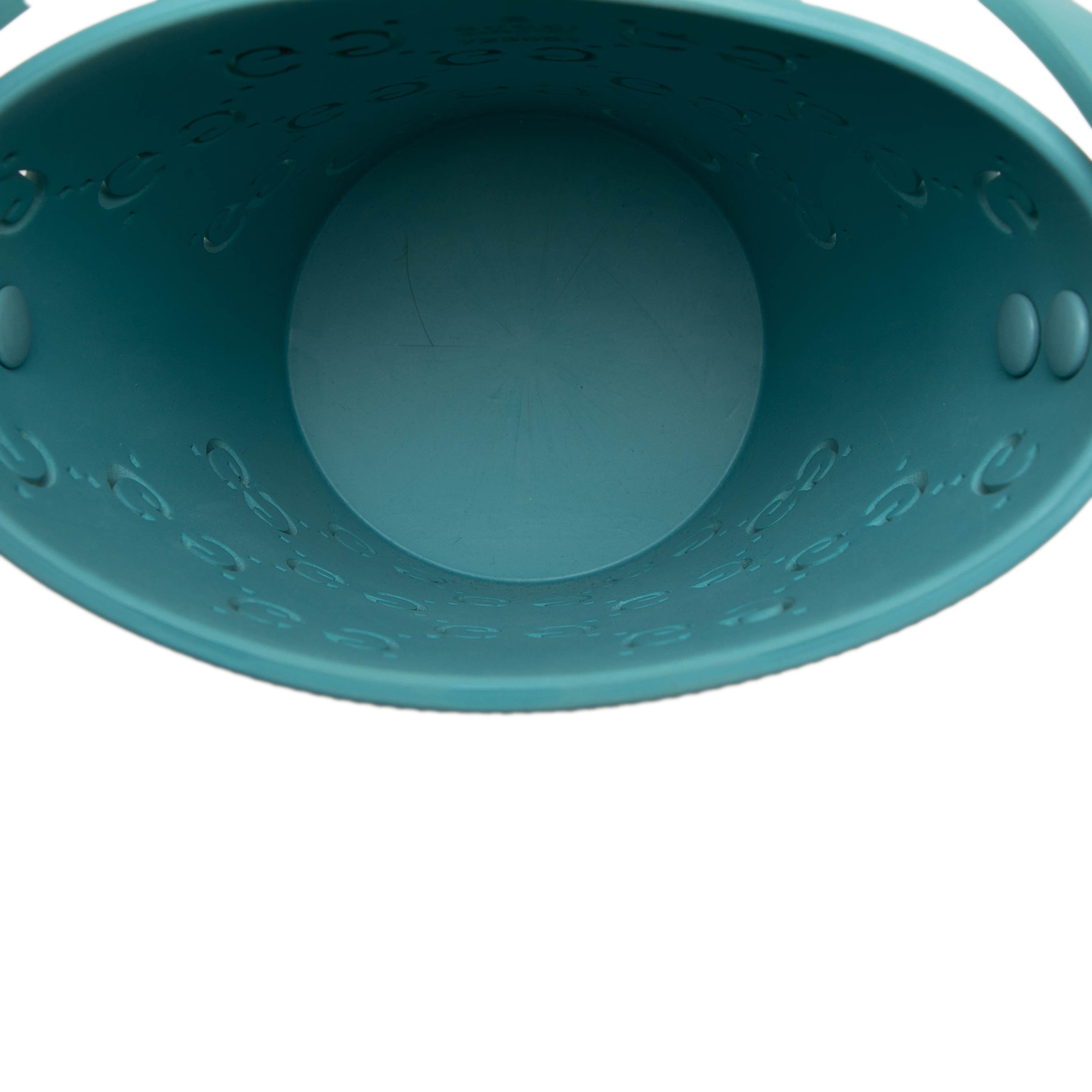 Gucci Kids Gg Rubber Bucket Bag, från Luxclusif, i färgen turquoise. Klicka för att öppna bilden i stort format