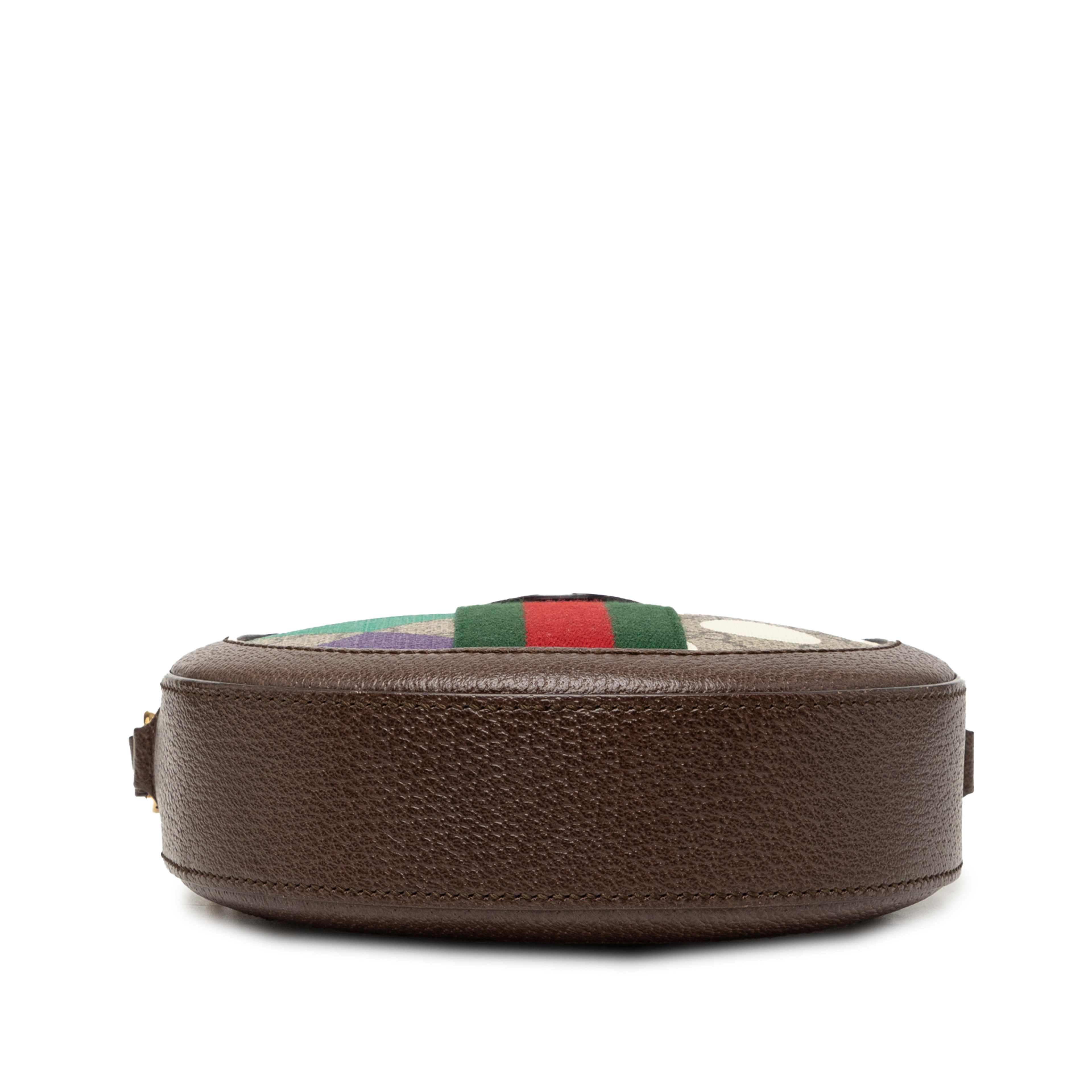 Gucci Gg Supreme Web Ophidia Graphic Print Round Crossbody, från Luxclusif, i färgen beige. Klicka för att öppna bilden i stort format