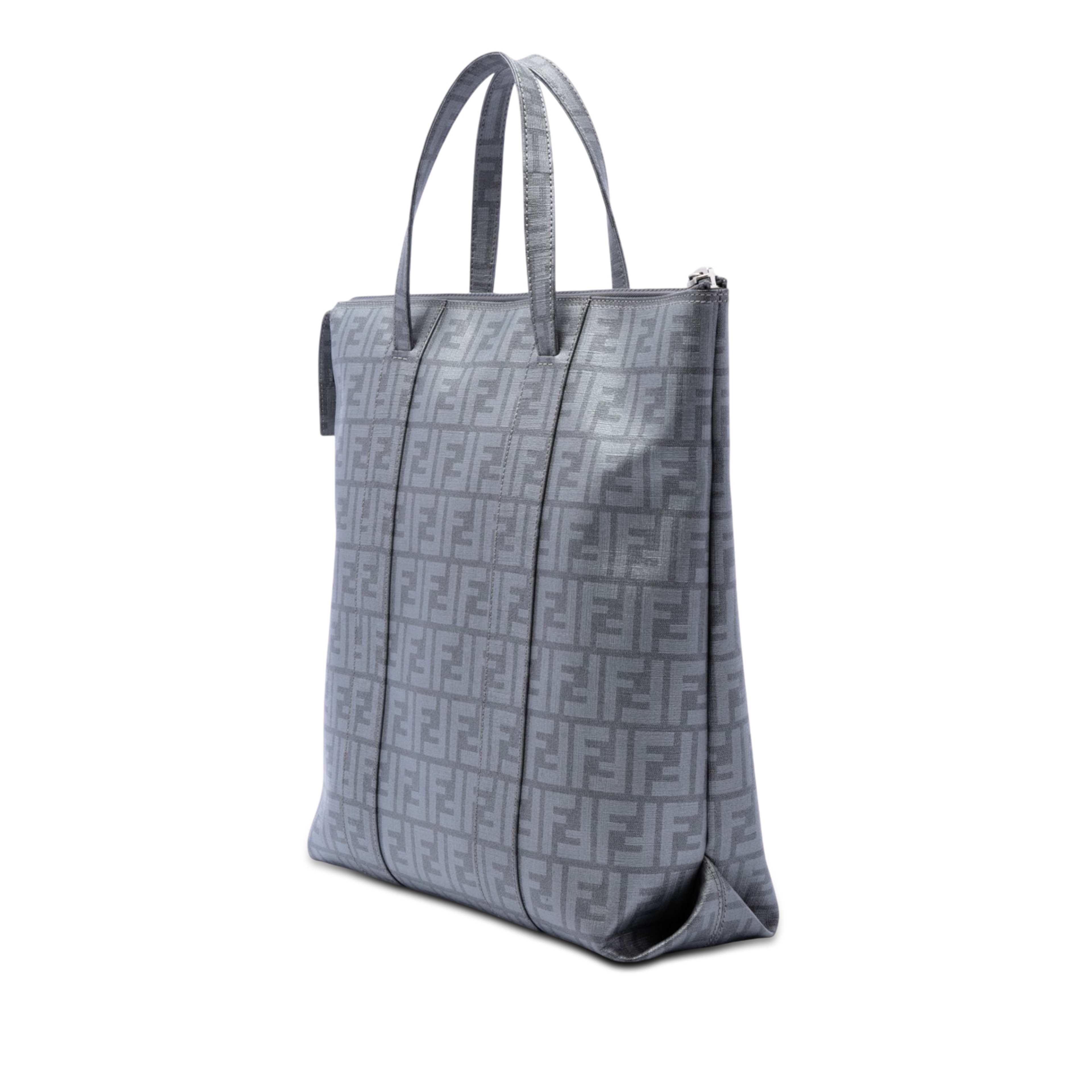 Fendi Zucca Spalmati Tote, från Luxclusif, i färgen grå. Klicka för att öppna bilden i stort format