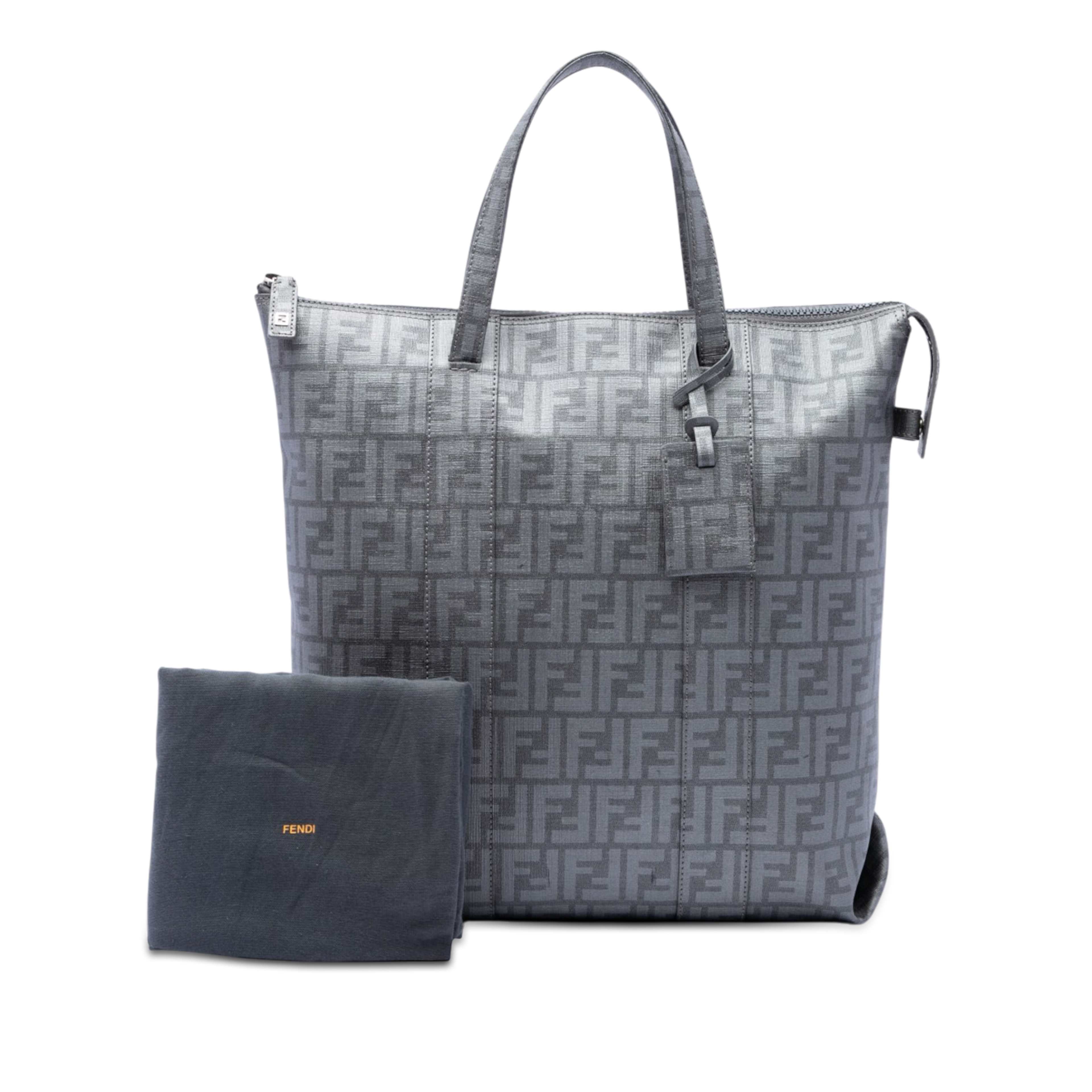 Fendi Zucca Spalmati Tote, från Luxclusif, i färgen grå. Klicka för att öppna bilden i stort format