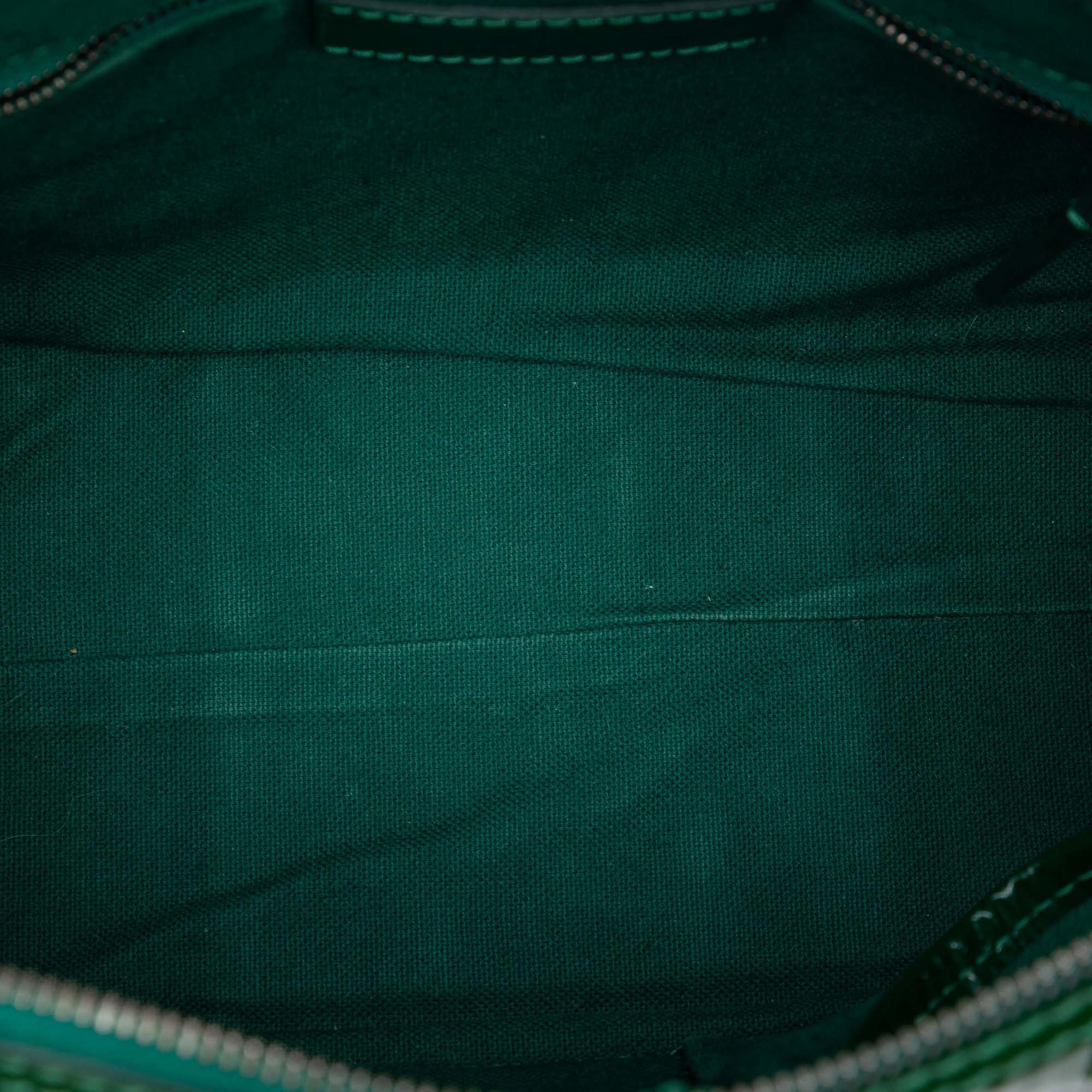 Burberry Medium Embossed Patent Anford Satchel, från Luxclusif, i färgen green. Klicka för att öppna bilden i stort format