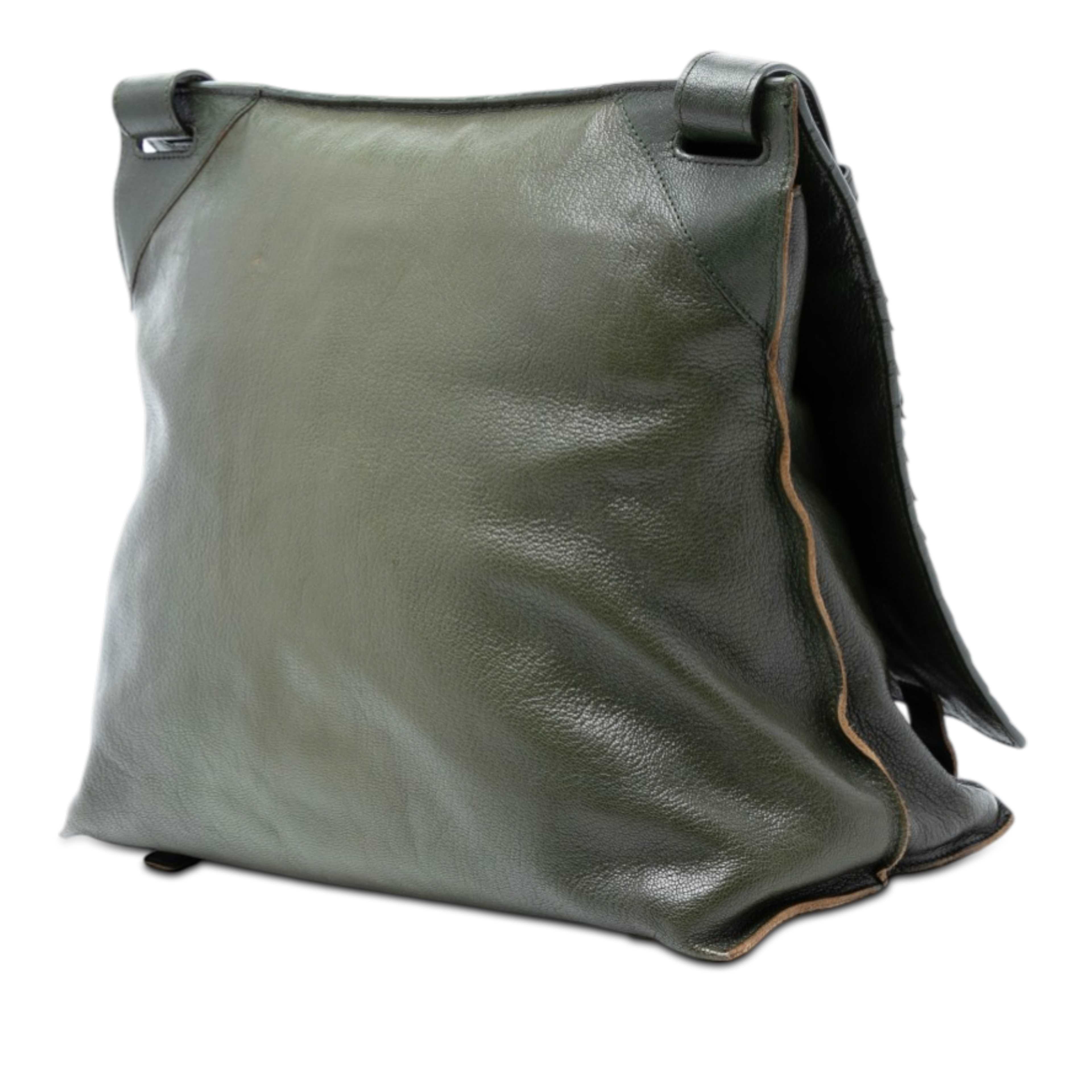 Bottega Veneta Nappa Intrecciato Flap Crossbody, från Luxclusif, i färgen dark green. Klicka för att öppna bilden i stort format