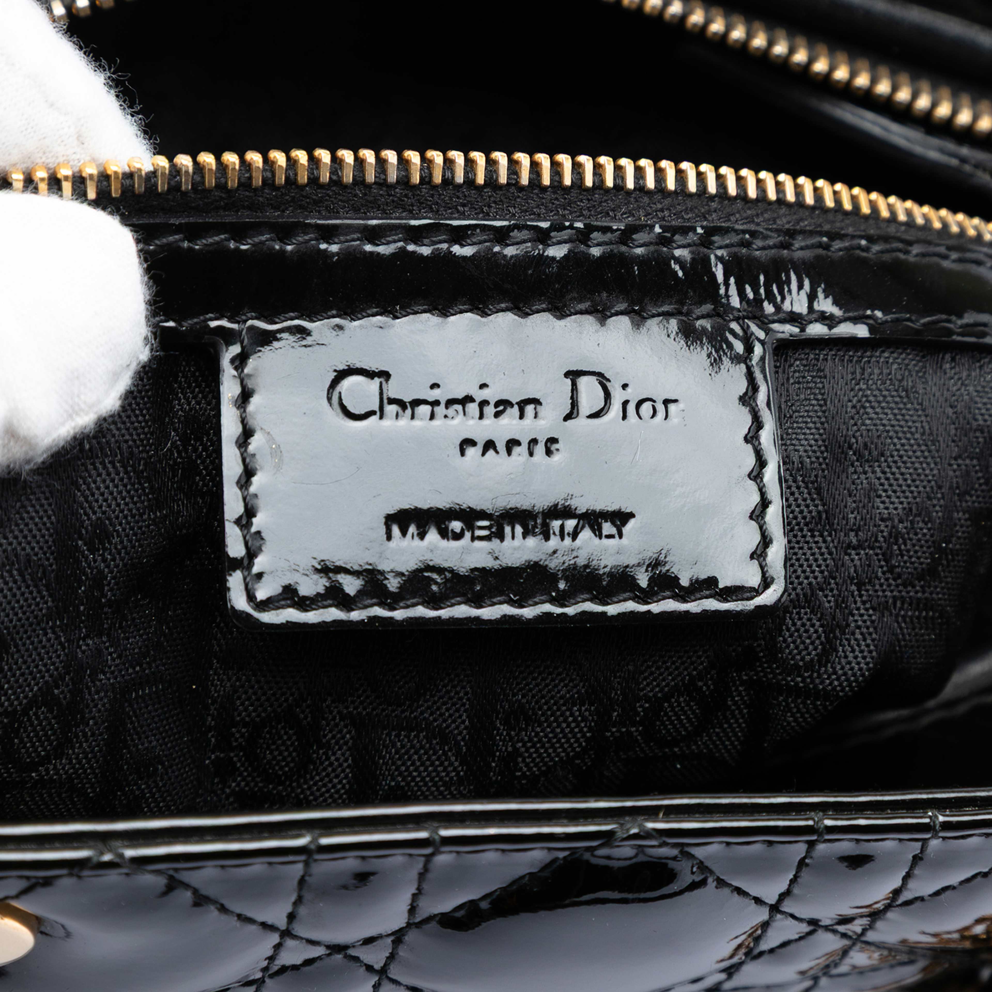 Dior Large Patent Cannage Lady Dior, från Luxclusif, i färgen black. Klicka för att öppna bilden i stort format