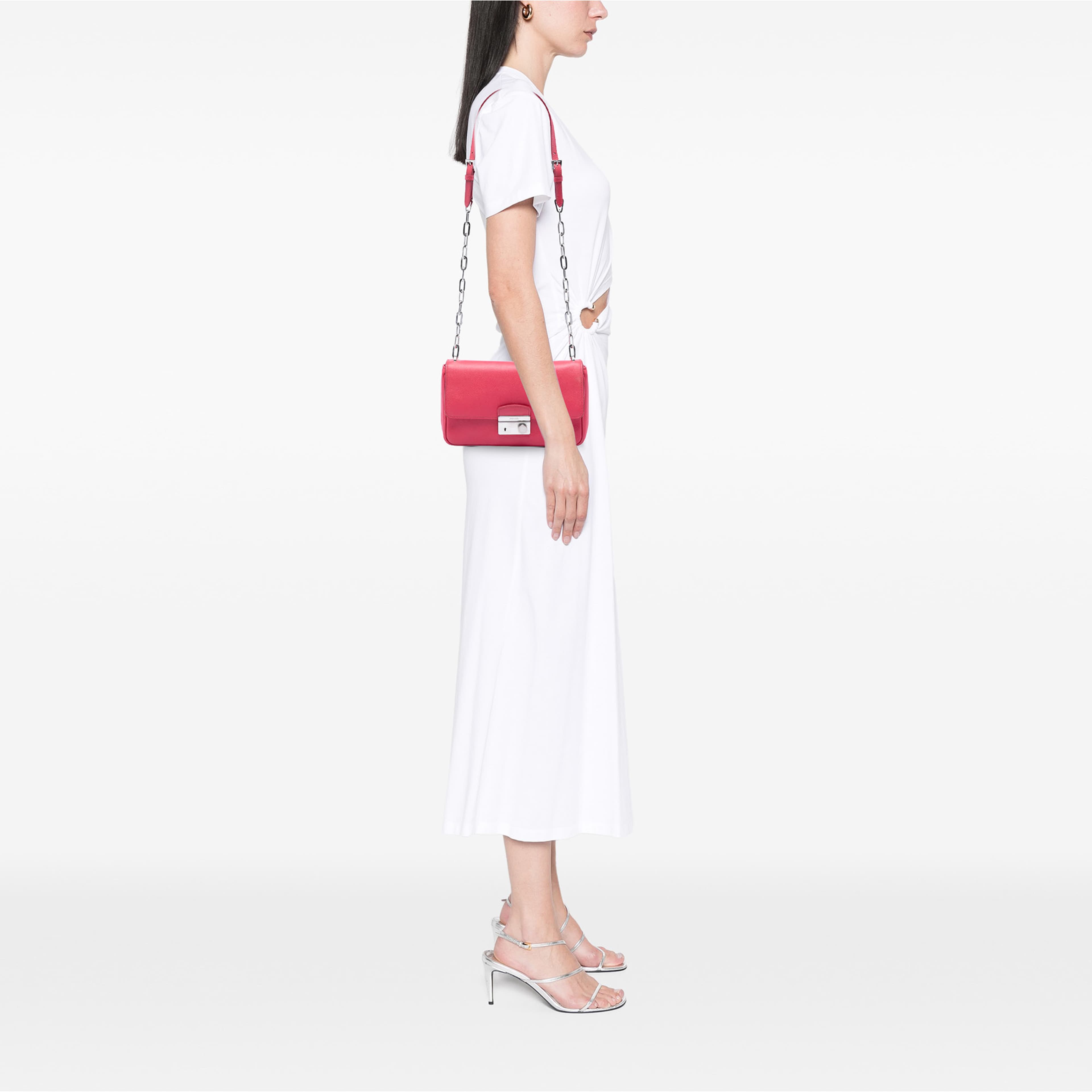 Prada Saffiano Sound Lock Crossbody, från Luxclusif, i färgen rosa. Klicka för att öppna bilden i stort format