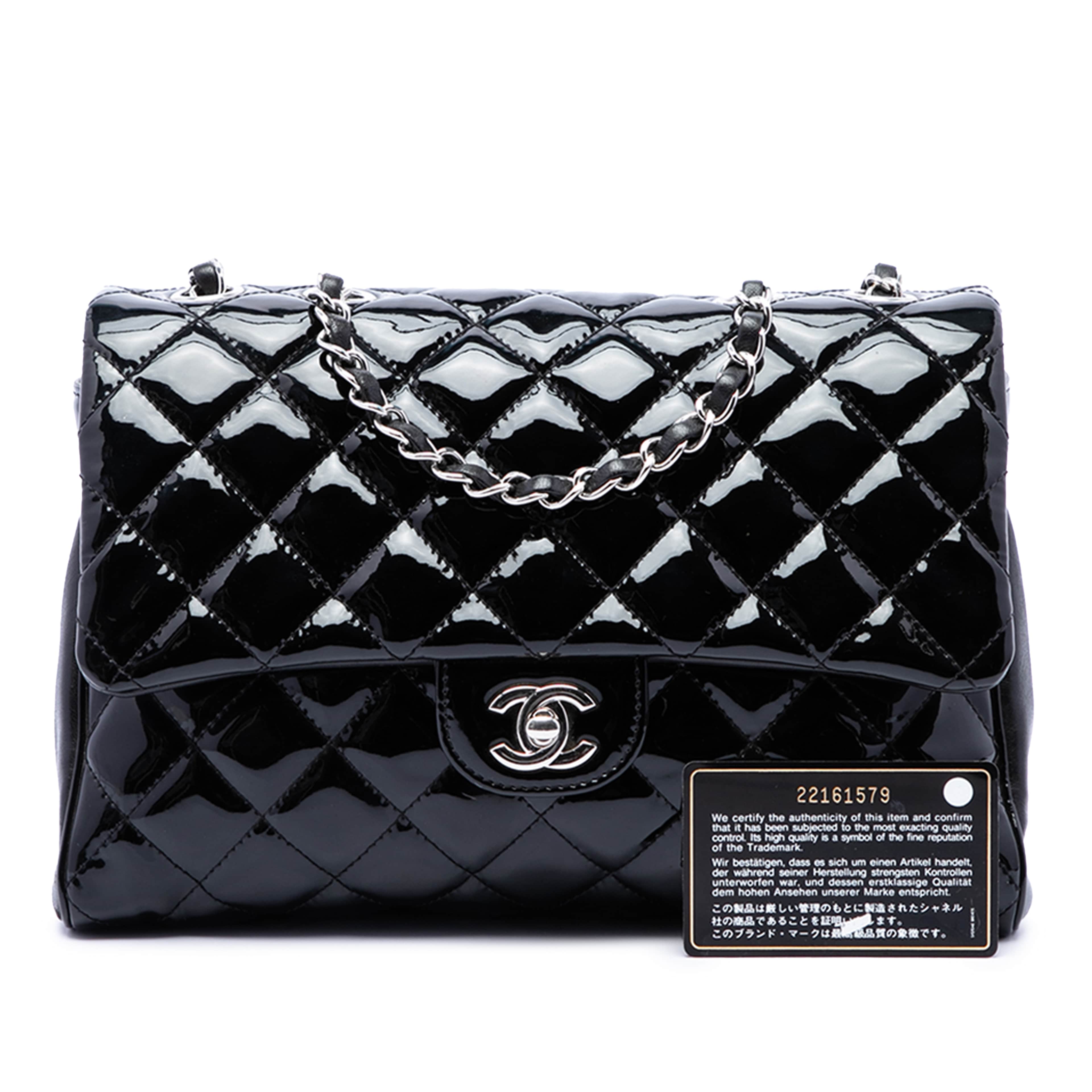 Chanel Large Cc Quilted Patent Double Compartment Flap, från Luxclusif, i färgen svart. Klicka för att öppna bilden i stort format