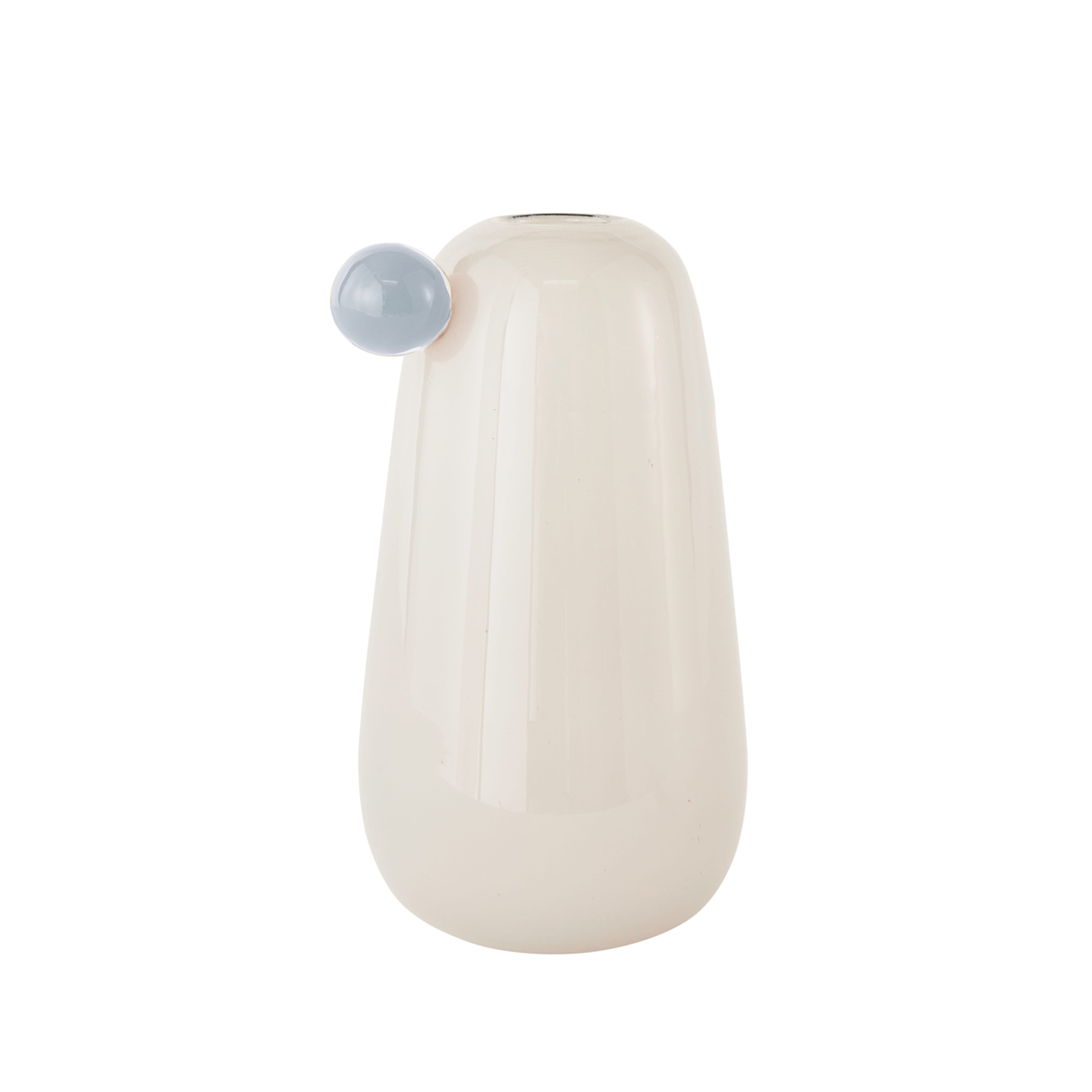 Inka Vase, från OYOY Living, i färgen offwhite. Klicka för att öppna bilden i stort format