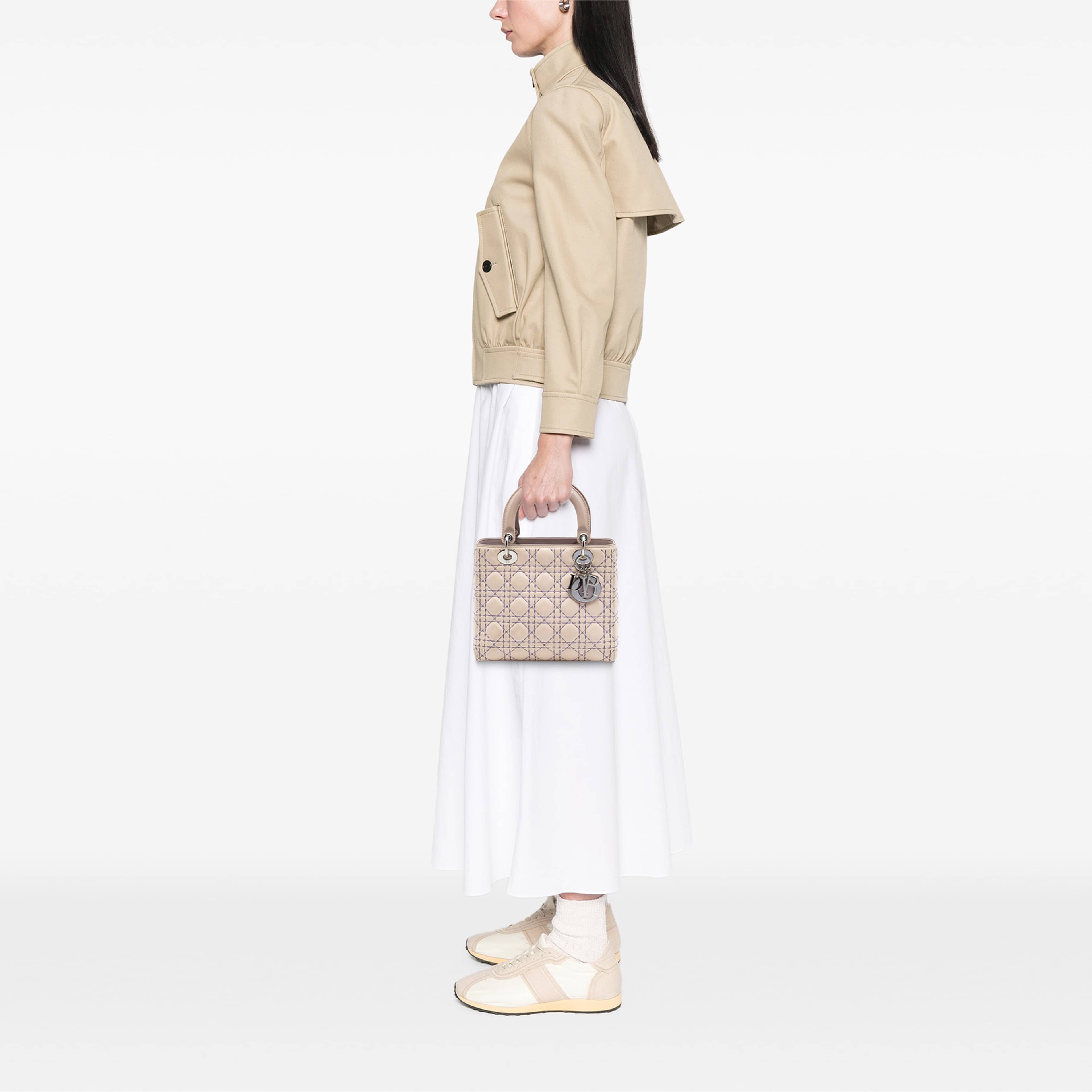 Dior Medium Lambskin Cannage Stitched Lady Dior, från Luxclusif, i färgen beige. Klicka för att öppna bilden i stort format