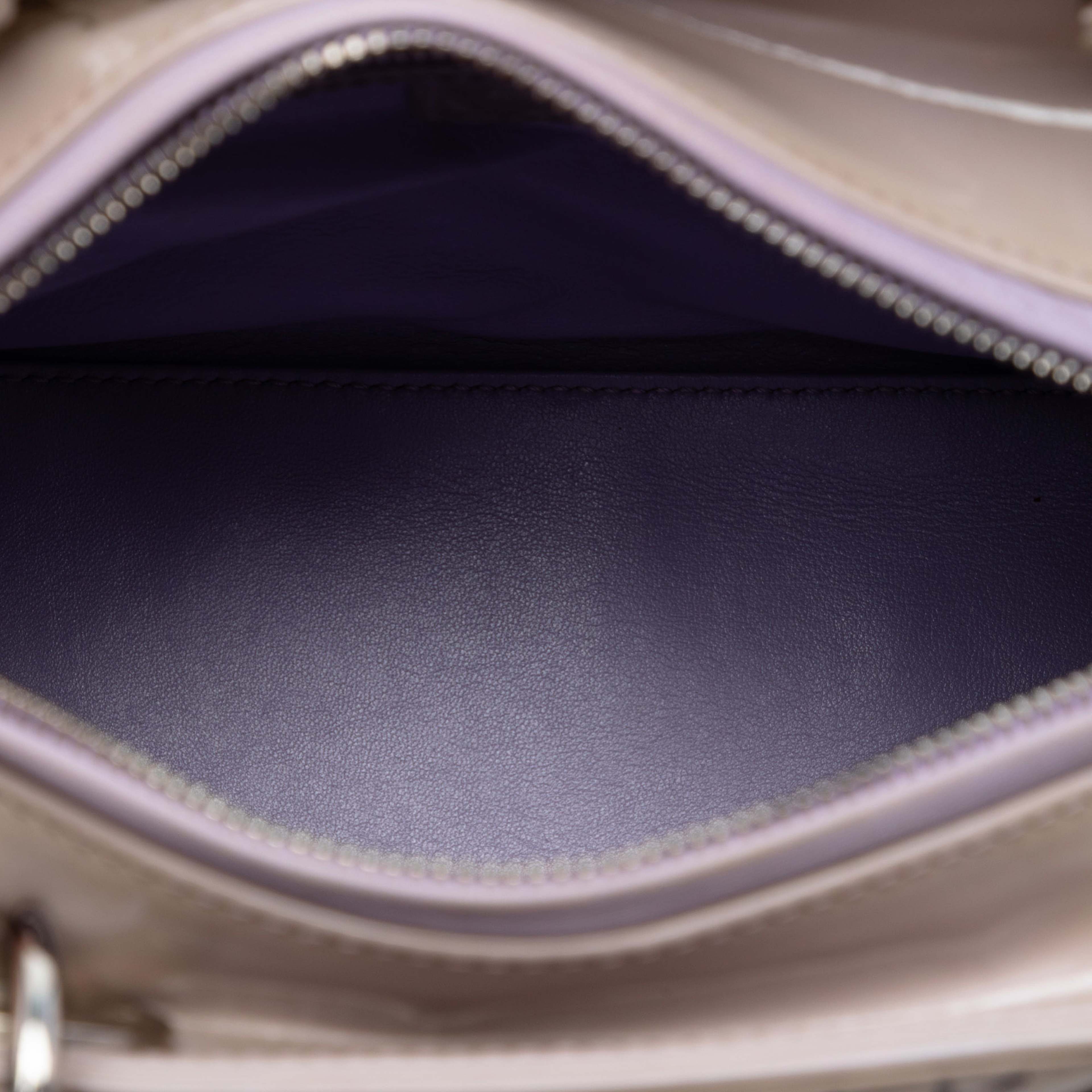 Dior Medium Lambskin Cannage Stitched Lady Dior, från Luxclusif, i färgen beige. Klicka för att öppna bilden i stort format