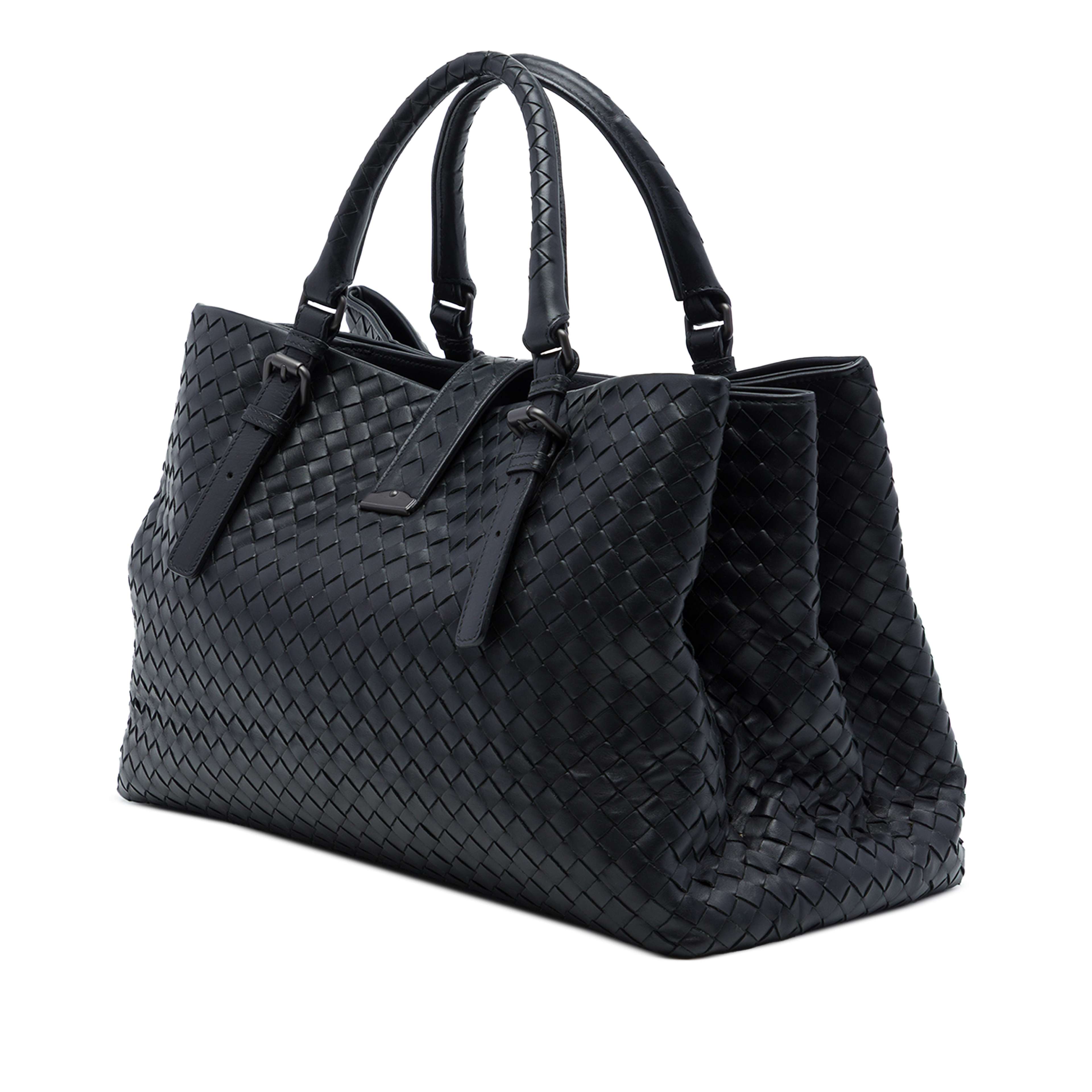 Bottega Veneta Medium Nappa Intrecciato Roma Tote, från Luxclusif, i färgen svart. Klicka för att öppna bilden i stort format