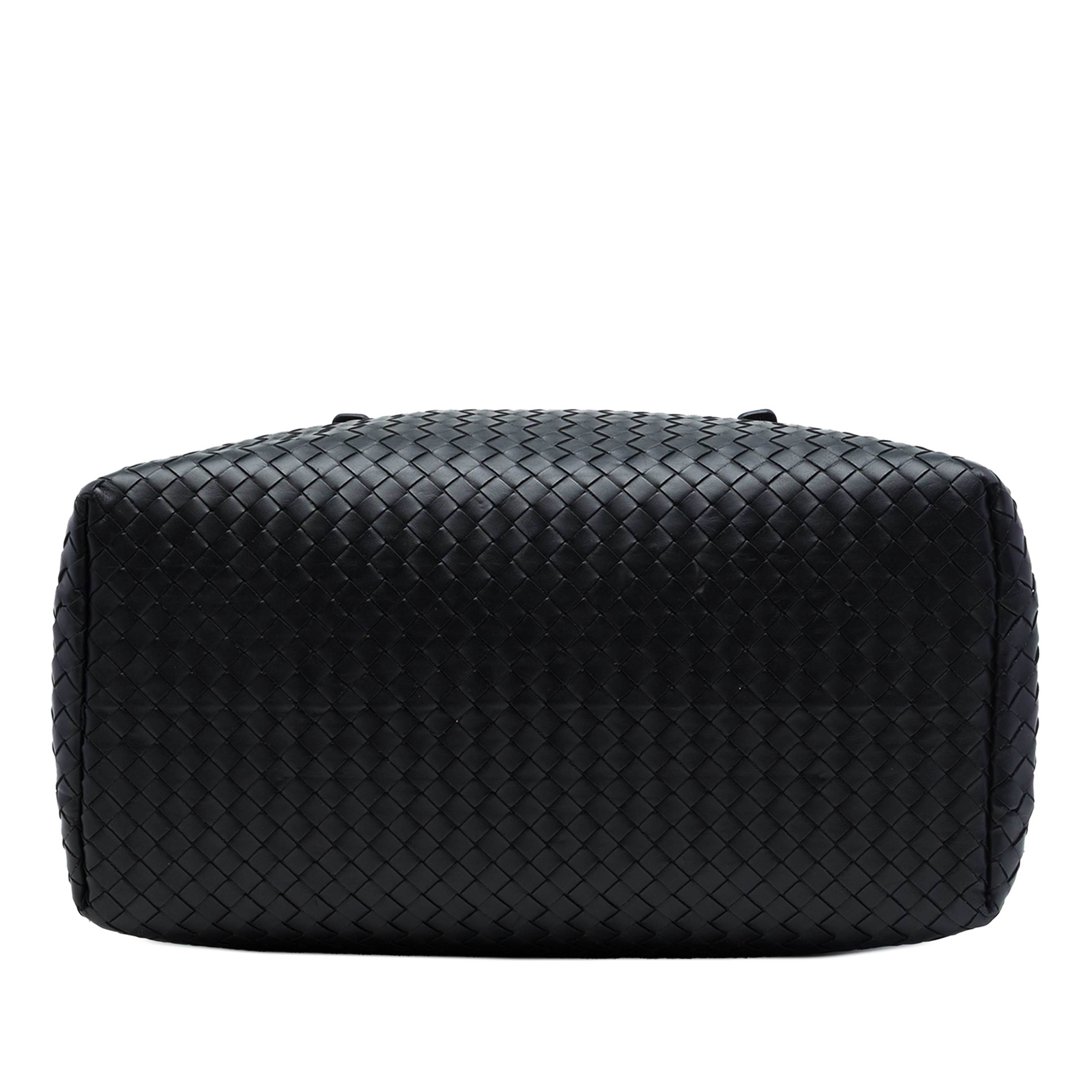 Bottega Veneta Medium Nappa Intrecciato Roma Tote, från Luxclusif, i färgen svart. Klicka för att öppna bilden i stort format