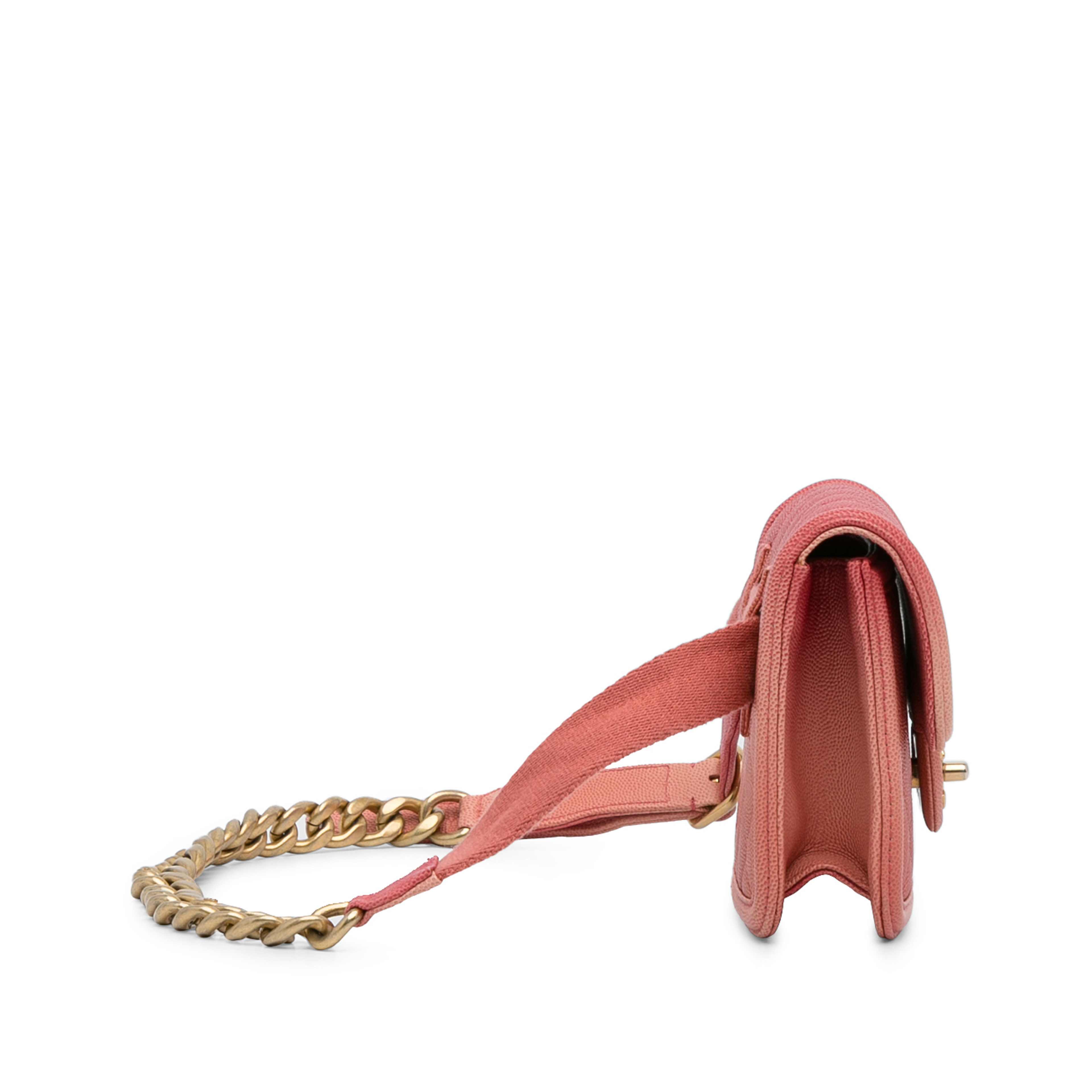 Chanel Caviar Sunset On The Sea Flap Belt Bag, från Luxclusif, i färgen rosa. Klicka för att öppna bilden i stort format