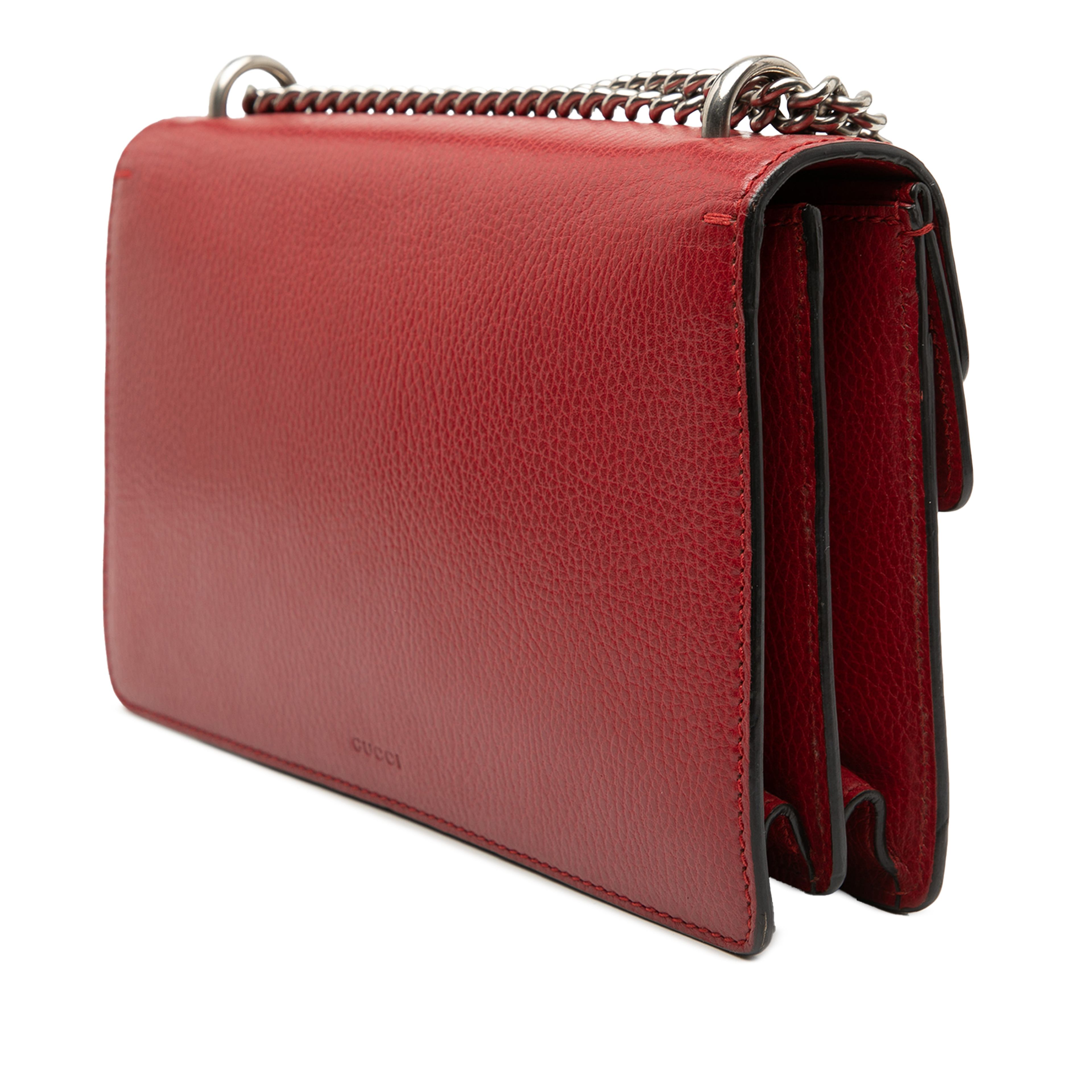 Gucci Medium Calfskin Dionysus Shoulder Bag, från Luxclusif, i färgen röd. Klicka för att öppna bilden i stort format