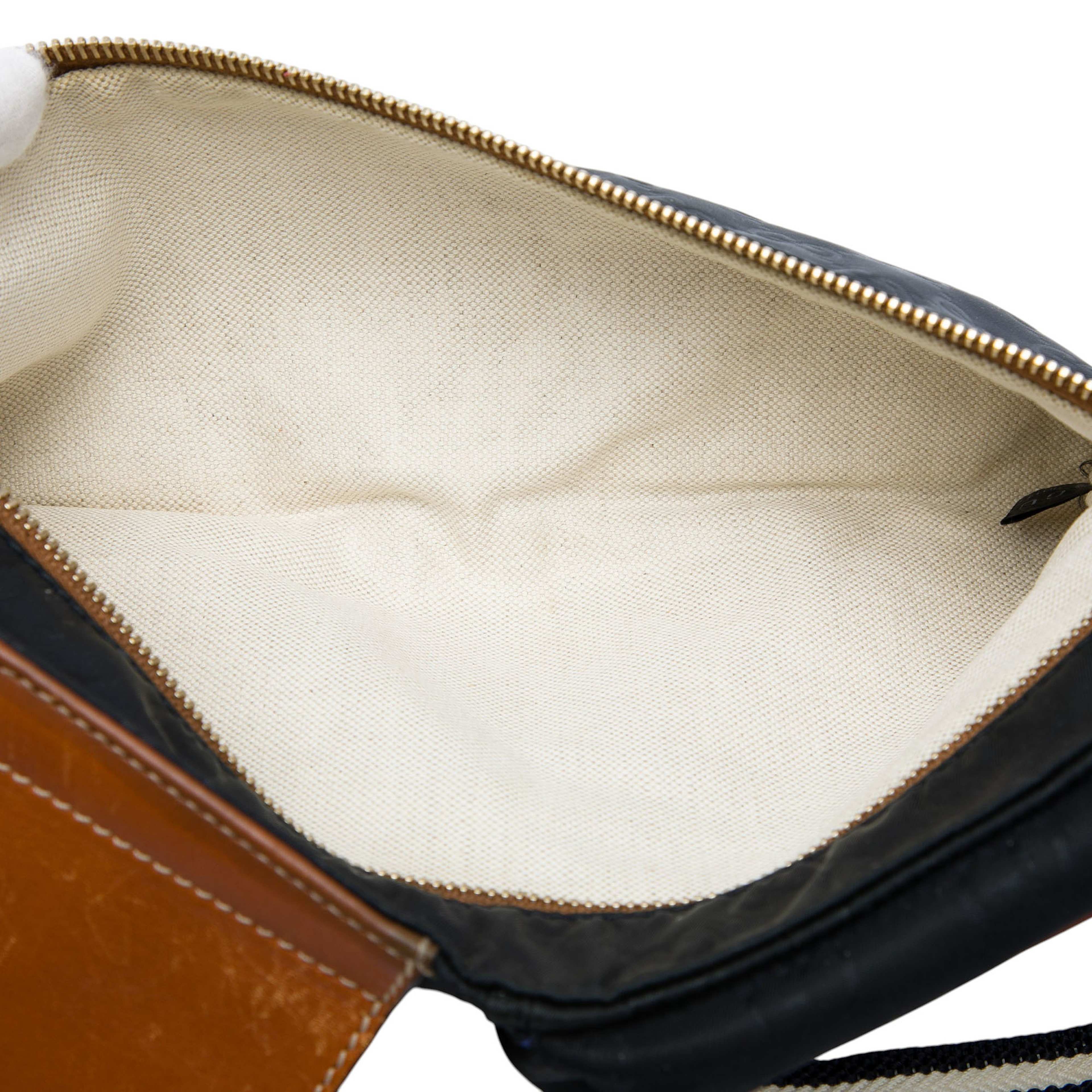 Gucci Gg Nylon Web Double Pocket Belt Bag, från Luxclusif, i färgen svart. Klicka för att öppna bilden i stort format