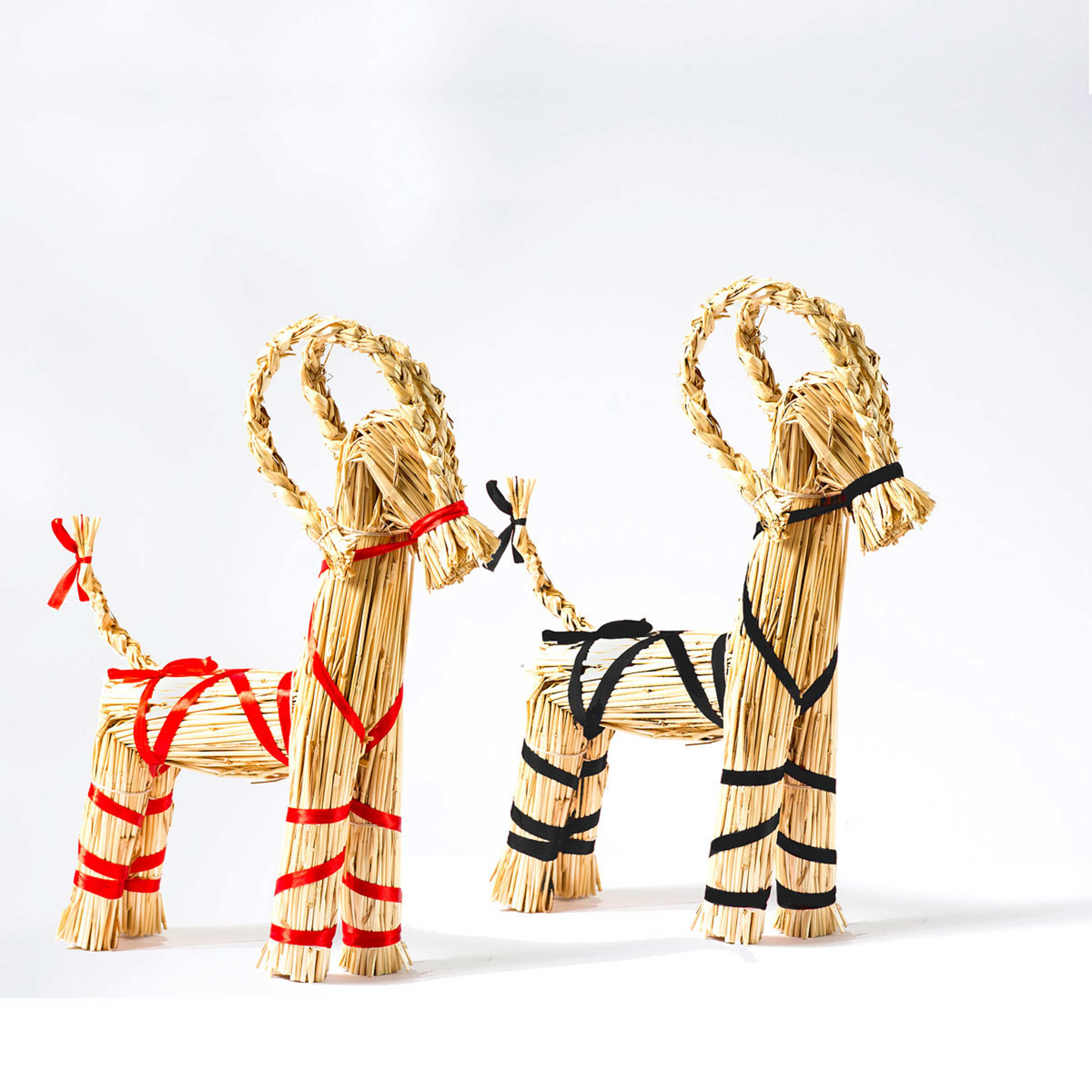 Julbock, från by Benson, i färgen red. Klicka för att öppna bilden i stort format