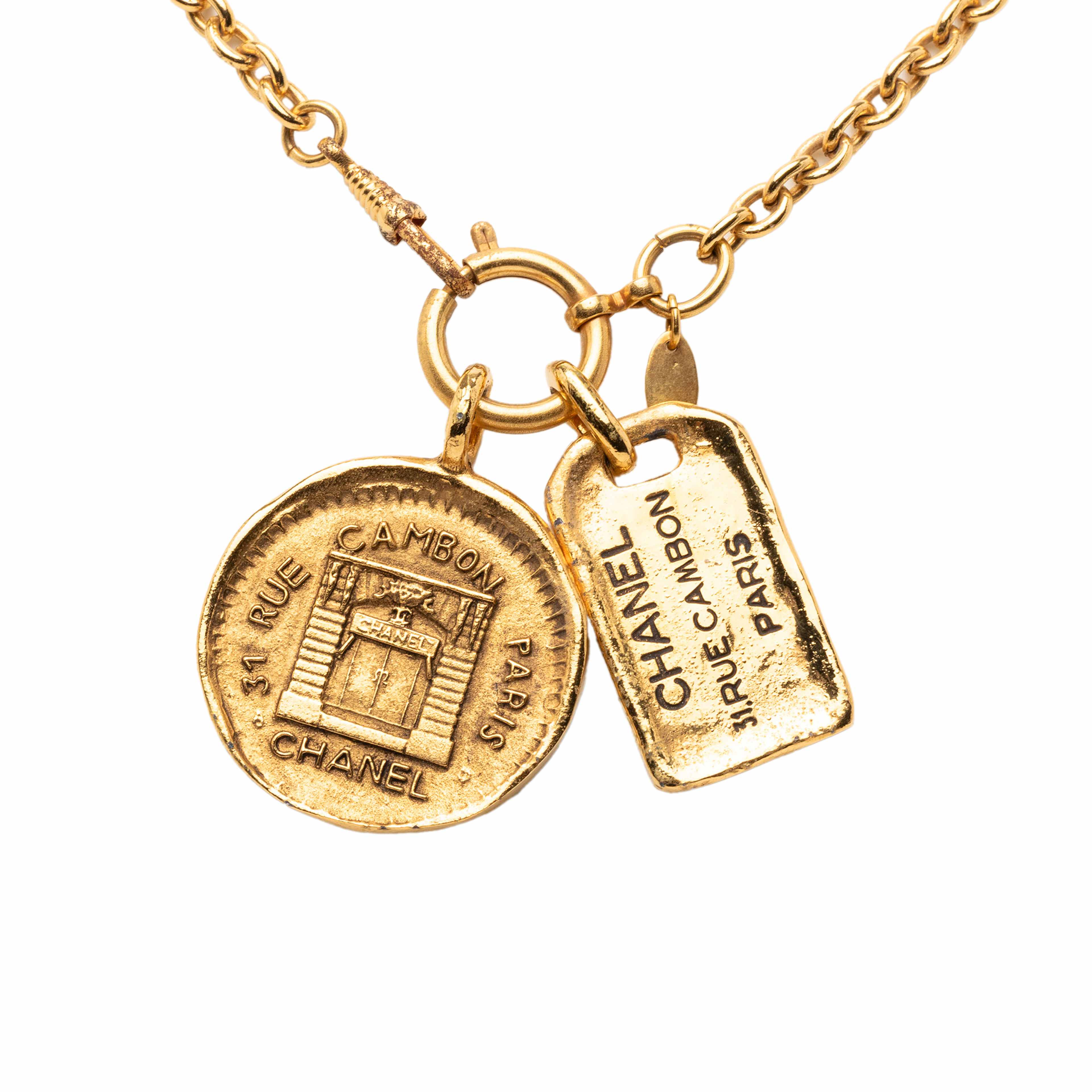 Chanel Gold Plated 31 Rue Cambon Pendant Necklace, från Luxclusif, i färgen gold. Klicka för att öppna bilden i stort format