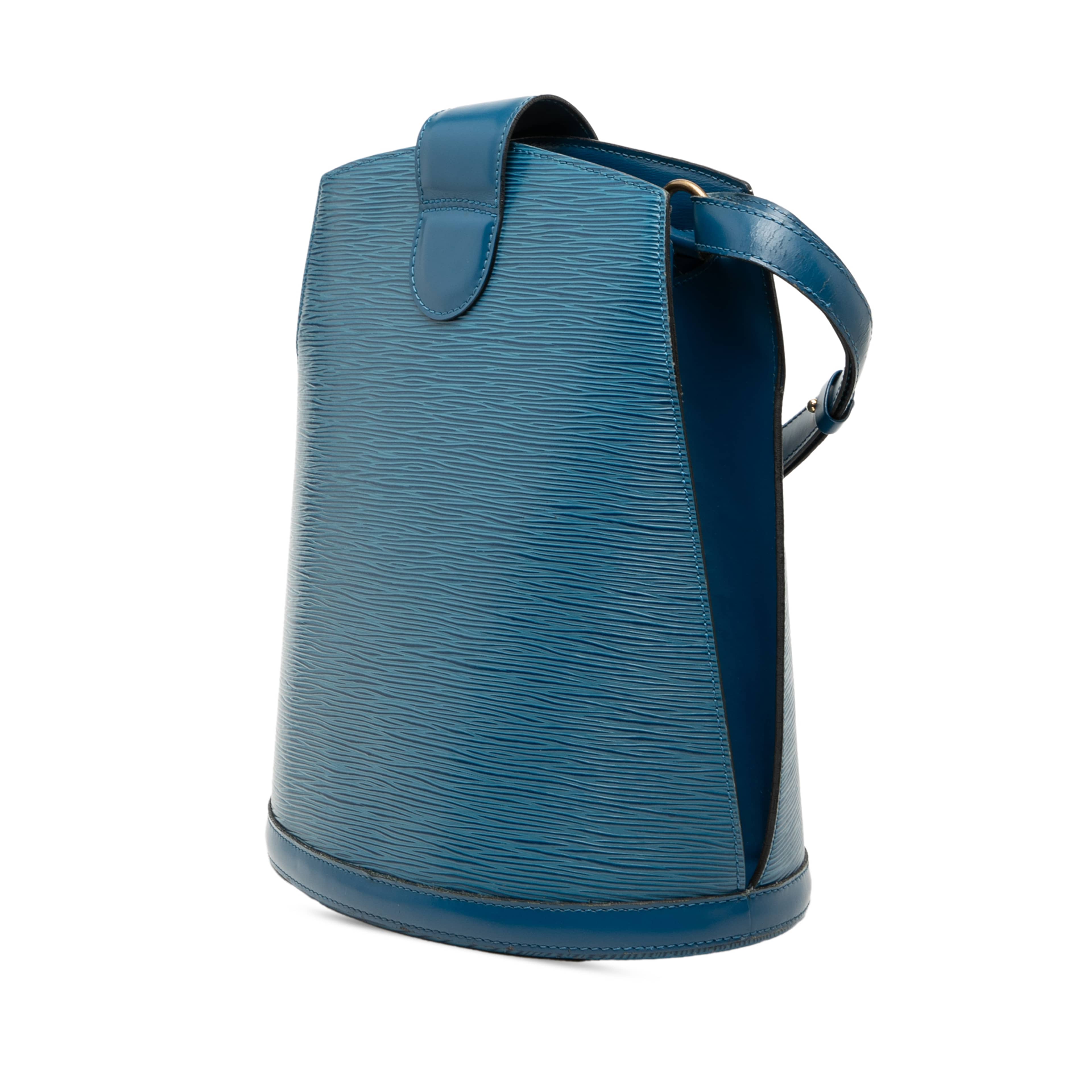 Louis Vuitton Epi Cluny, från Luxclusif, i färgen blue. Klicka för att öppna bilden i stort format