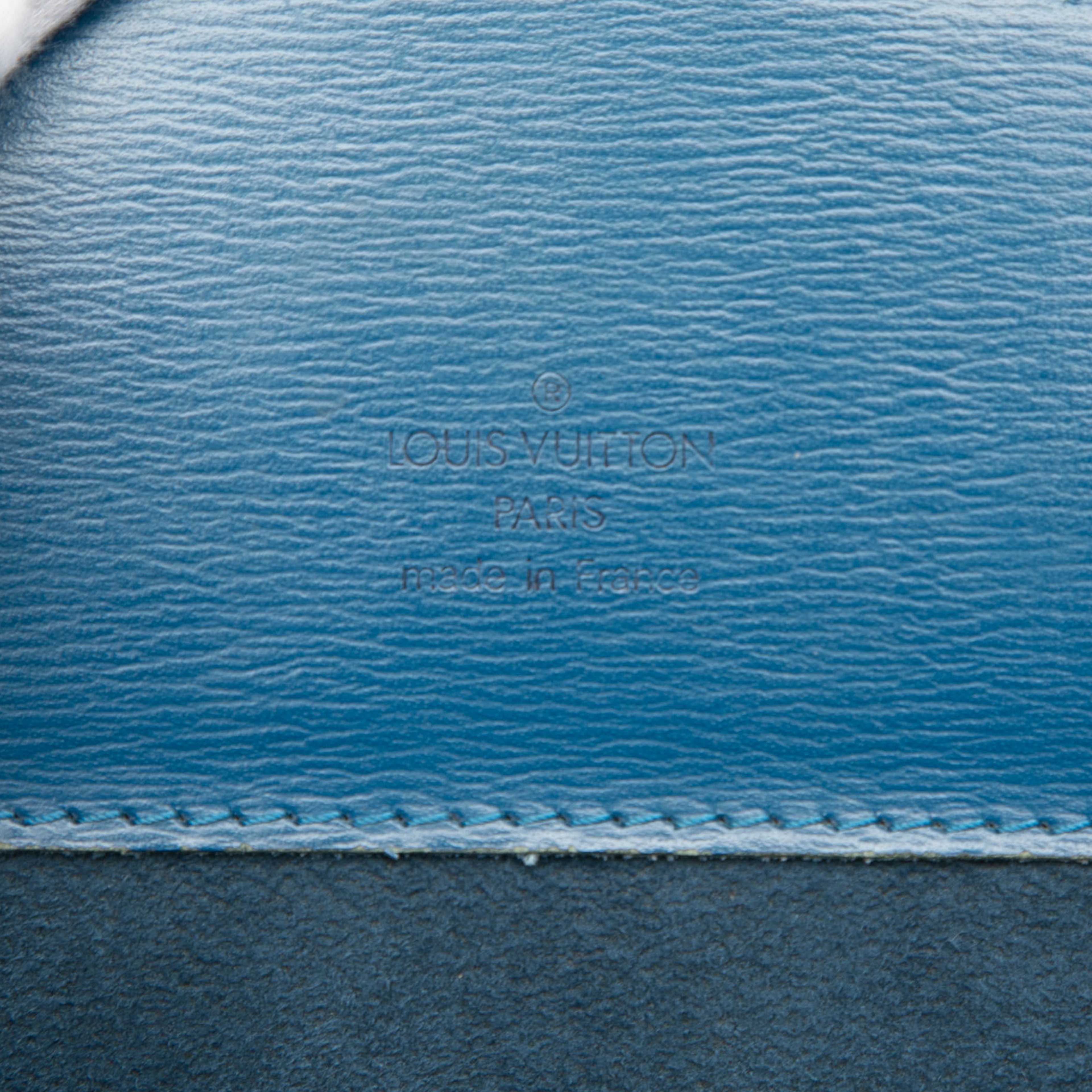 Louis Vuitton Epi Cluny, från Luxclusif, i färgen blue. Klicka för att öppna bilden i stort format