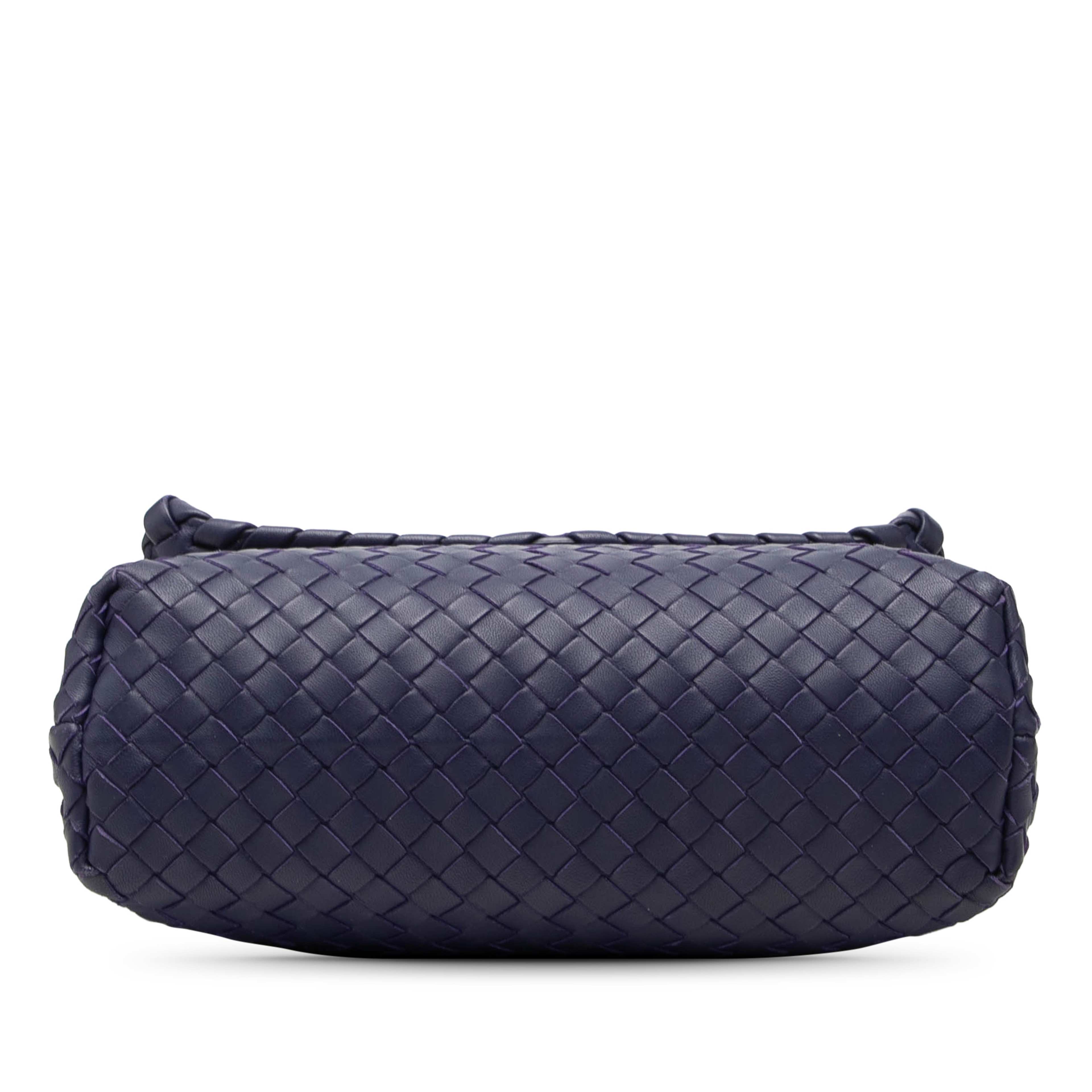 Bottega Veneta Small Nappa Intrecciato Olimpia Crossbody, från Luxclusif, i färgen purpur. Klicka för att öppna bilden i stort format