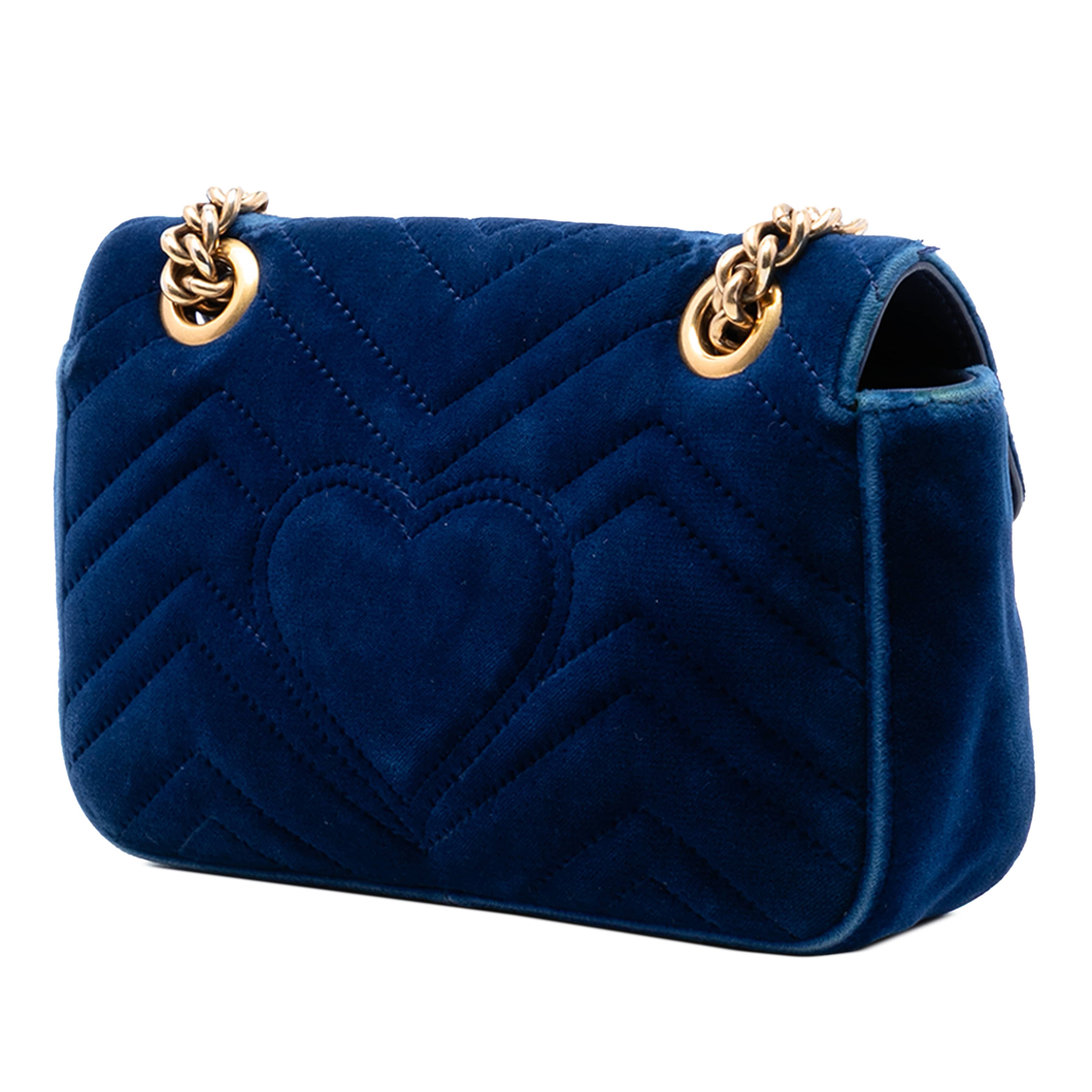 Gucci Small Gg Marmont Matelasse Velvet Shoulder Bag, från Luxclusif, i färgen blue. Klicka för att öppna bilden i stort format