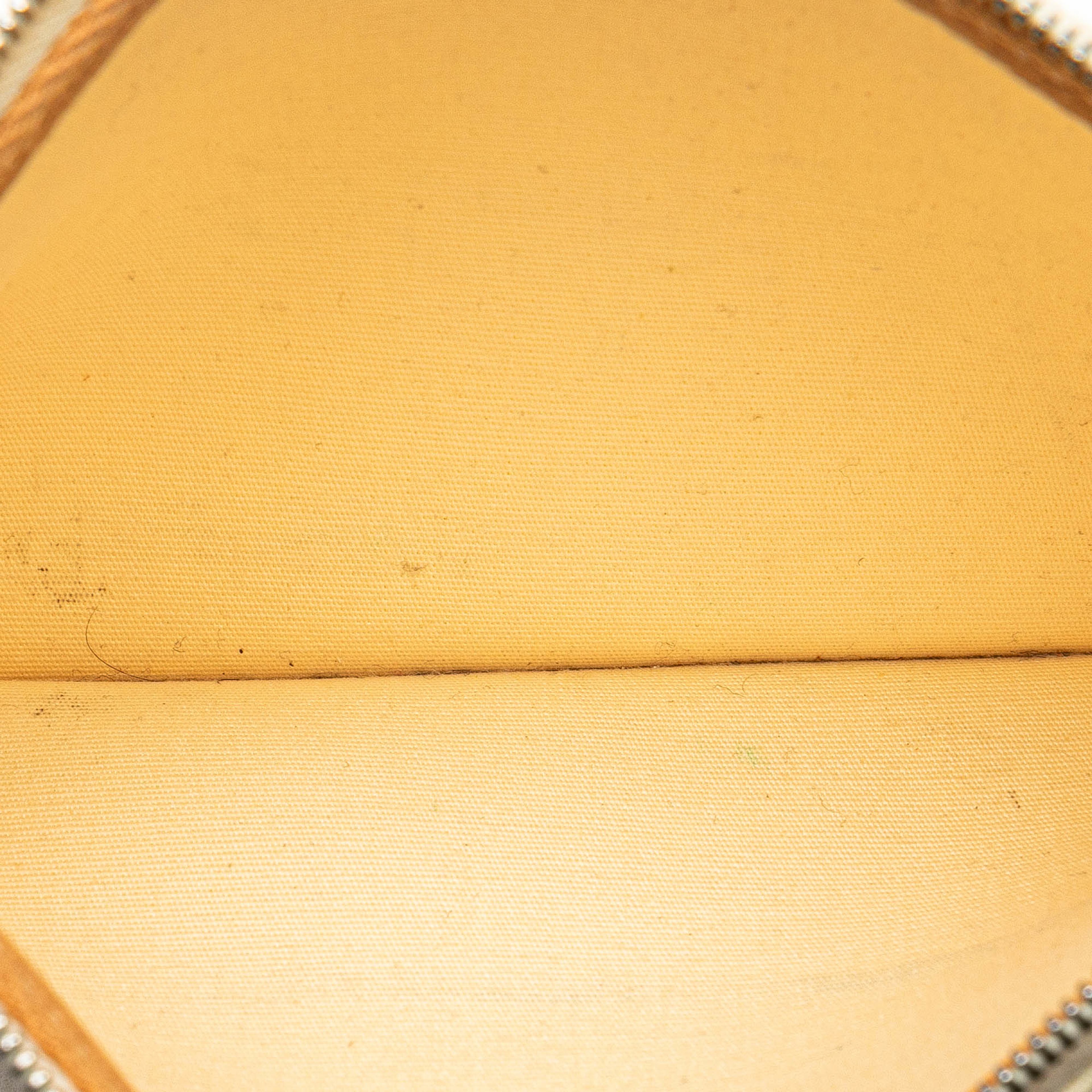 Hermès Toile Herbag Zip 31, från Luxclusif, i färgen beige. Klicka för att öppna bilden i stort format