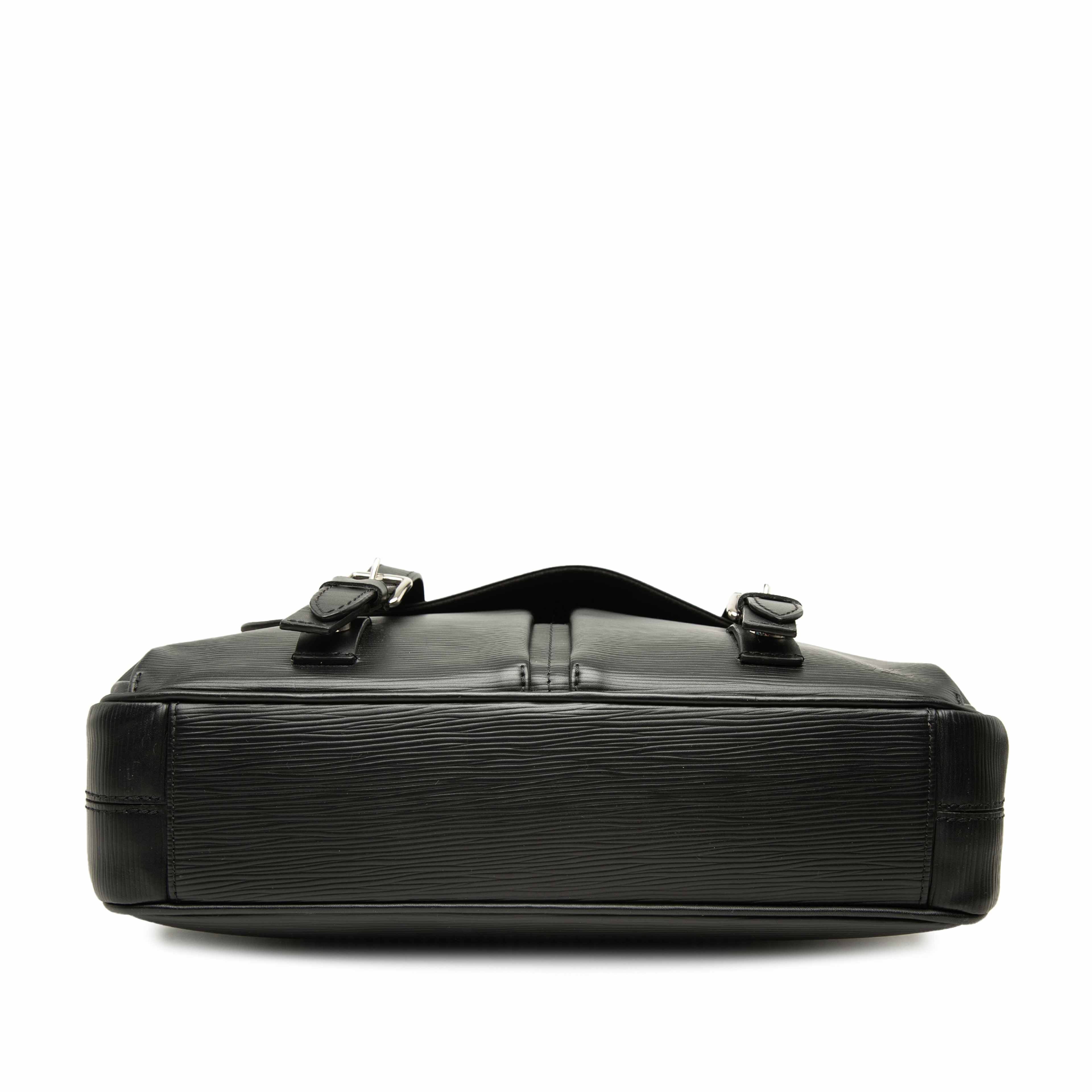 Louis Vuitton Epi Christopher Messenger, från Luxclusif, i färgen svart. Klicka för att öppna bilden i stort format