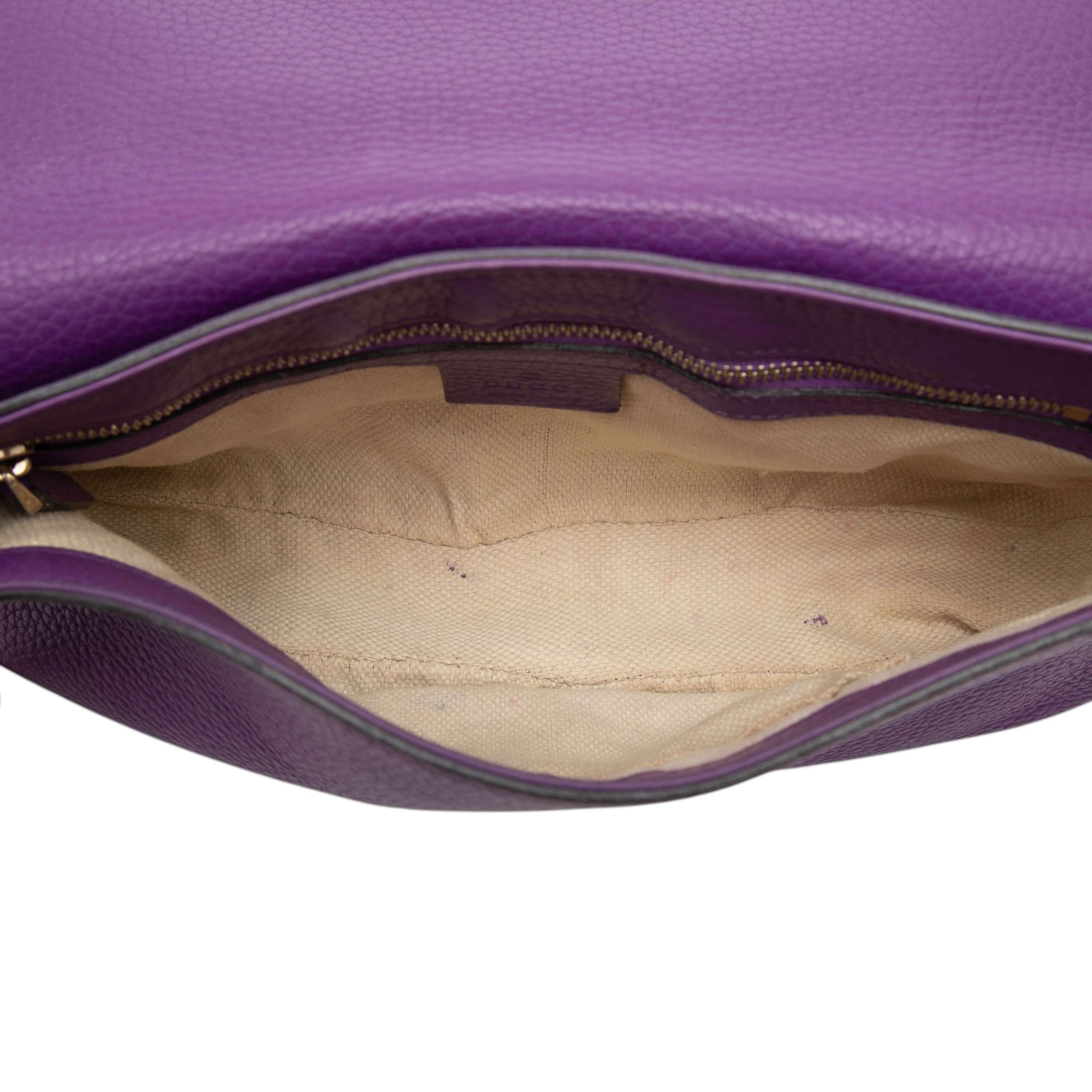 Gucci Medium Calfskin Soho Chain Flap Crossbody, från Luxclusif, i färgen purple. Klicka för att öppna bilden i stort format