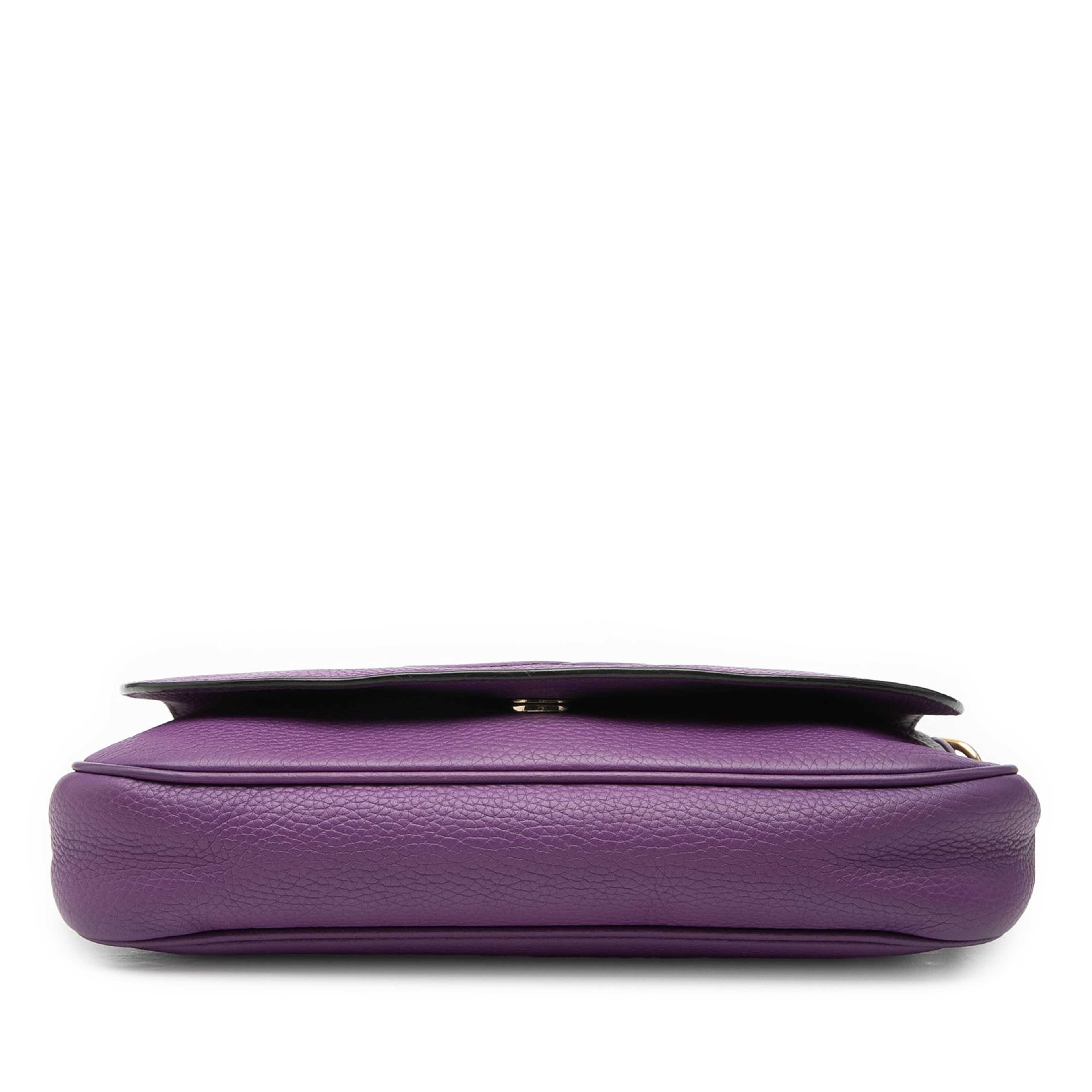 Gucci Medium Calfskin Soho Chain Flap Crossbody, från Luxclusif, i färgen purple. Klicka för att öppna bilden i stort format