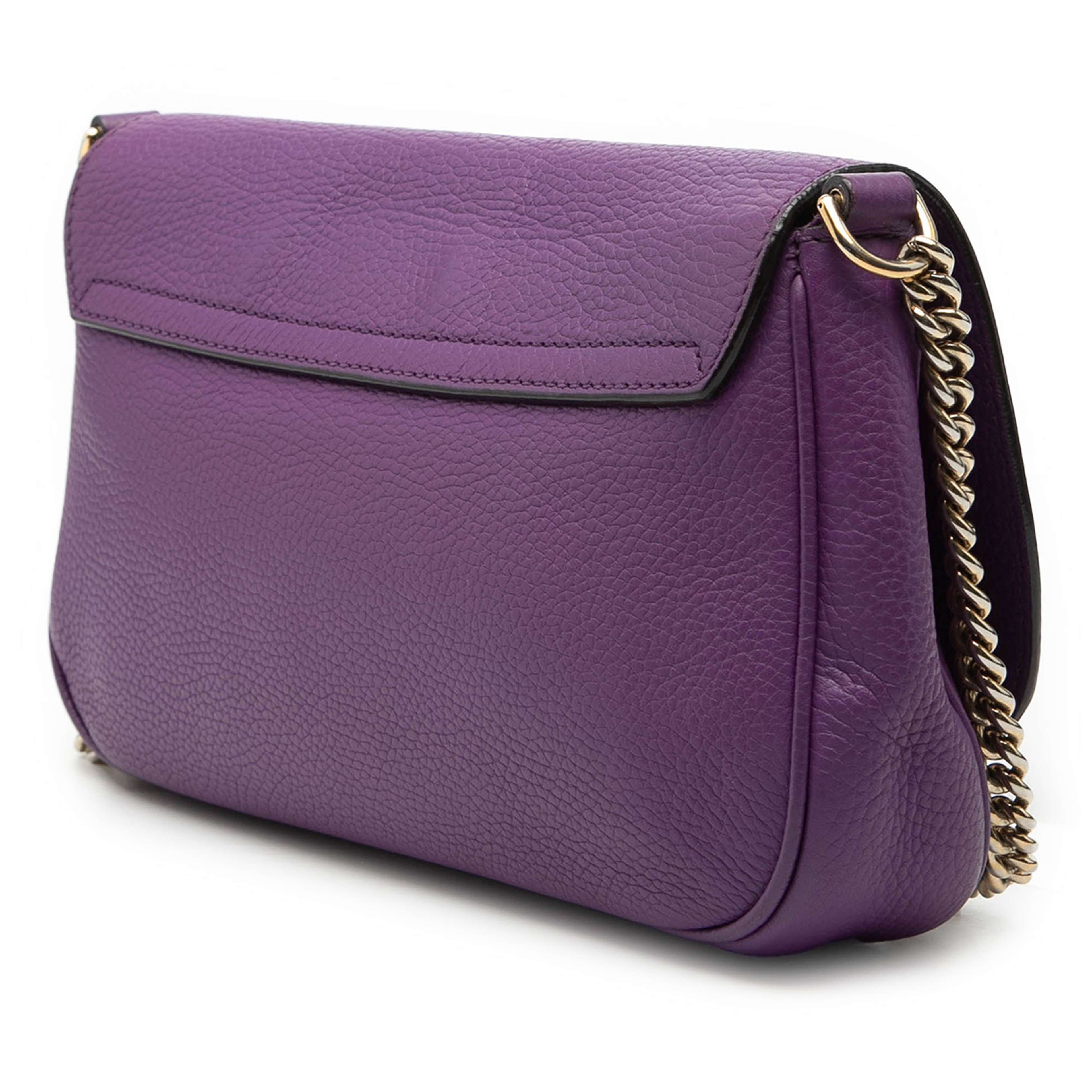 Gucci Medium Calfskin Soho Chain Flap Crossbody, från Luxclusif, i färgen purple. Klicka för att öppna bilden i stort format