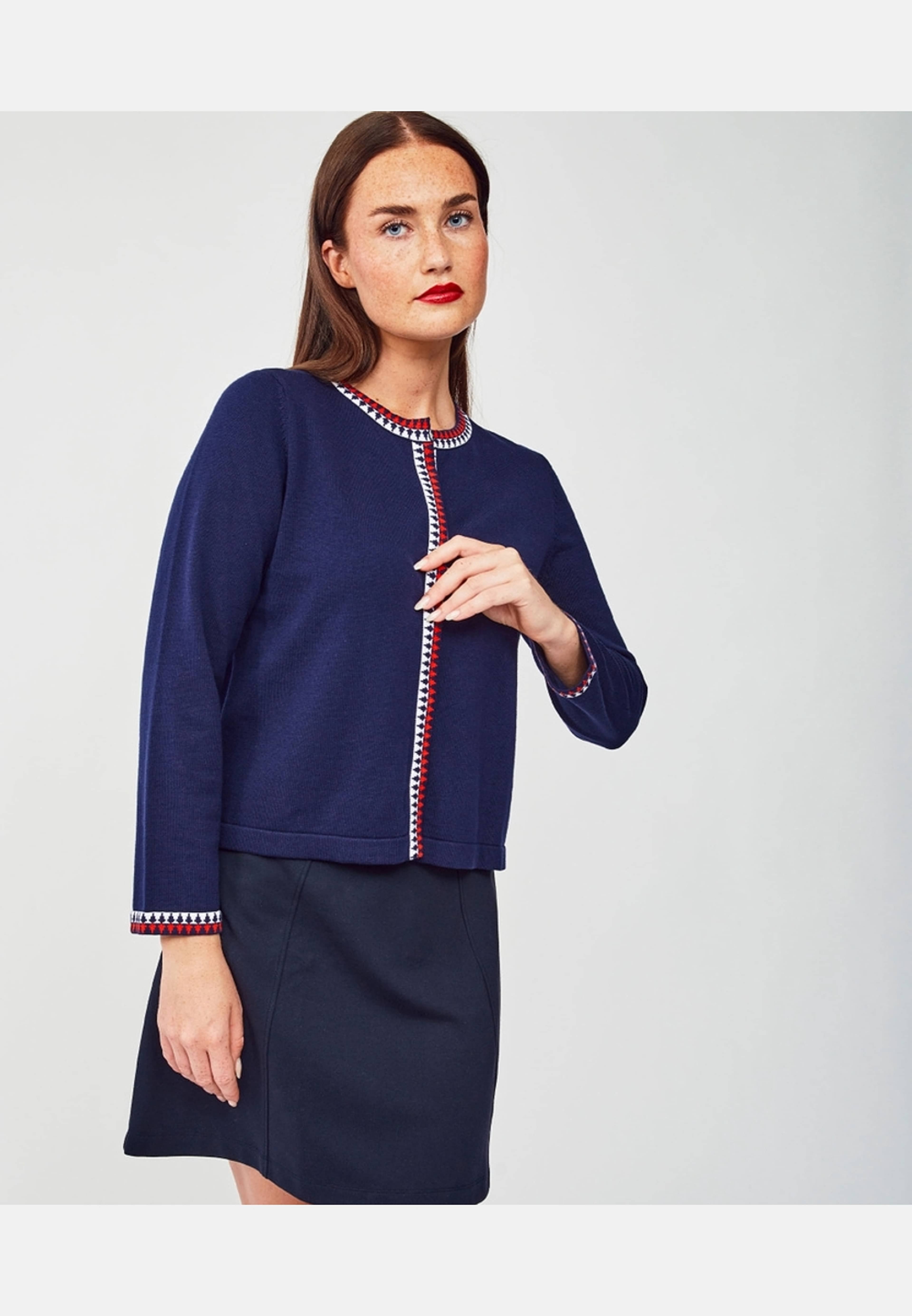 Ingalill Cardigan, från Jumperfabriken, i färgen navy. Klicka för att öppna bilden i stort format